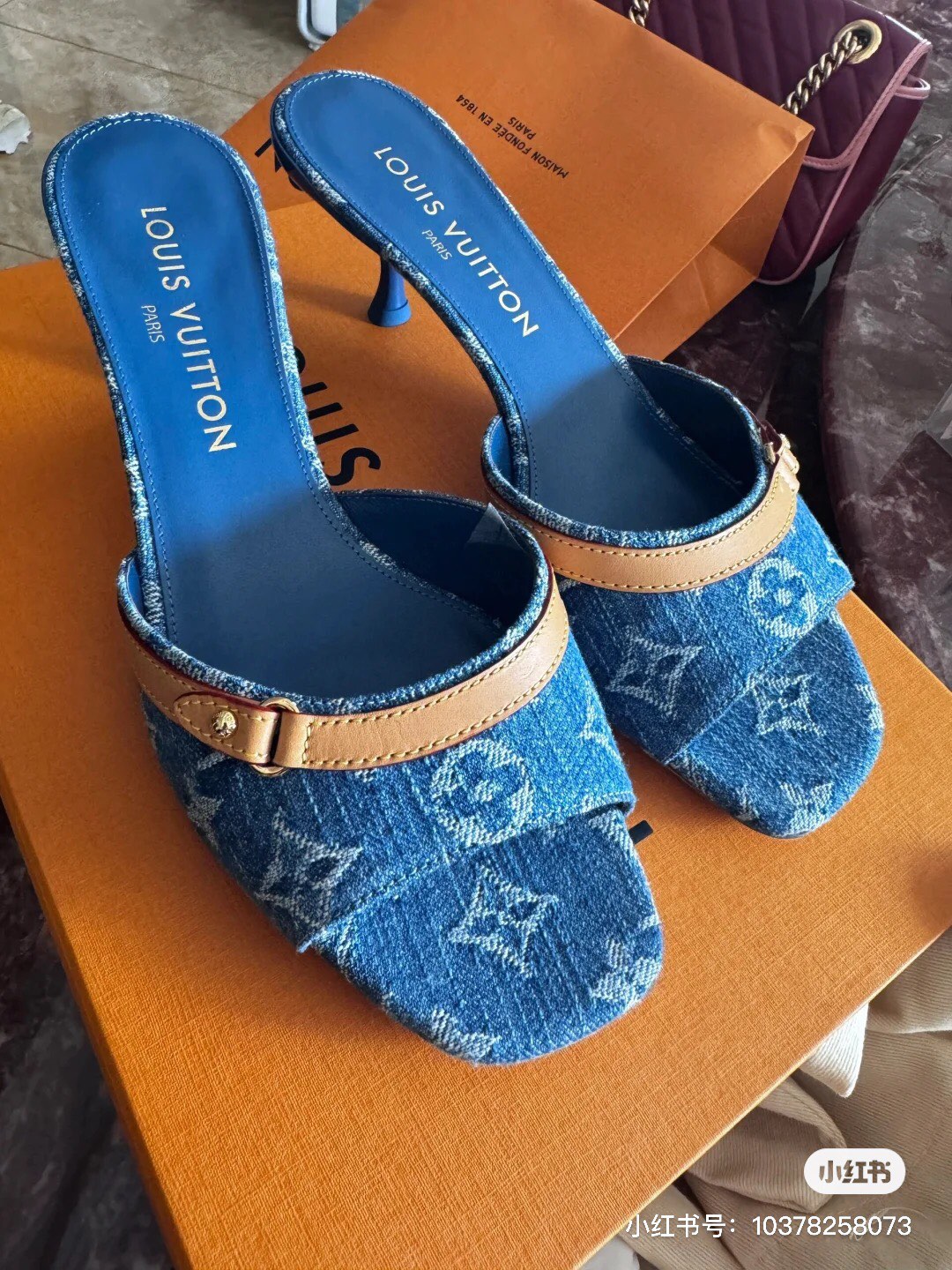  Lv  24 denim kitten heel shoes 