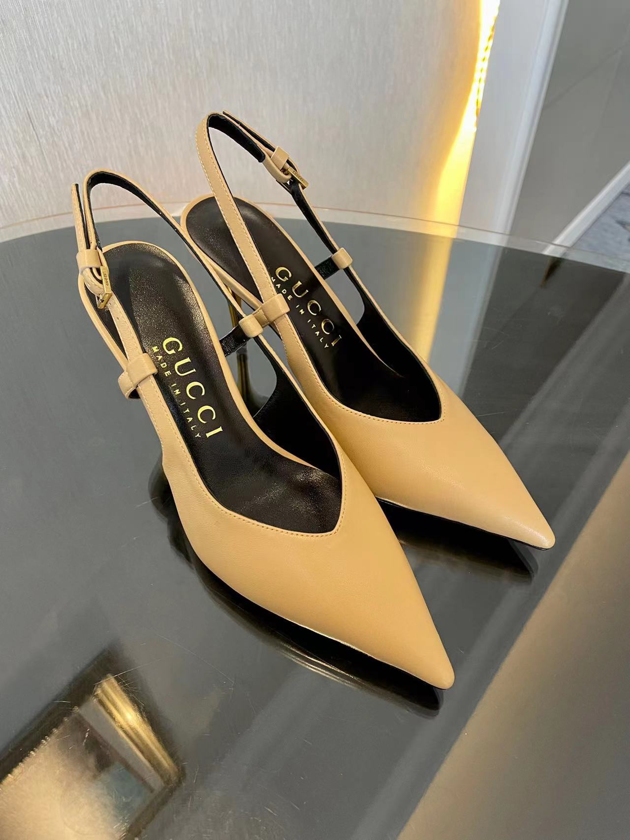 GUCCI Metal heel pointed toe single shoes