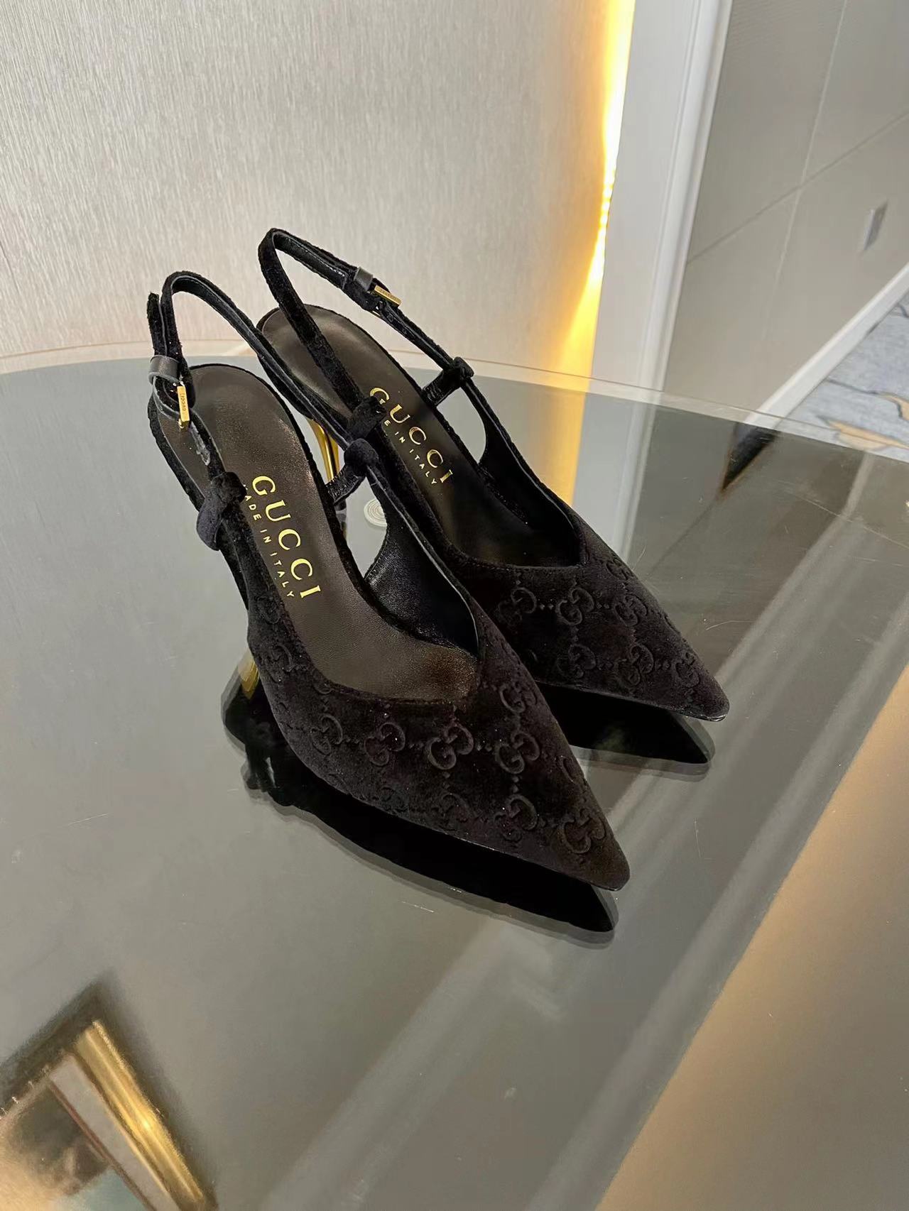 GUCCI Metal heel pointed toe single shoes