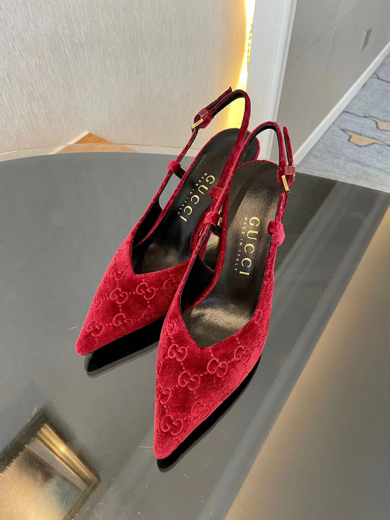 GUCCI Metal heel pointed toe single shoes