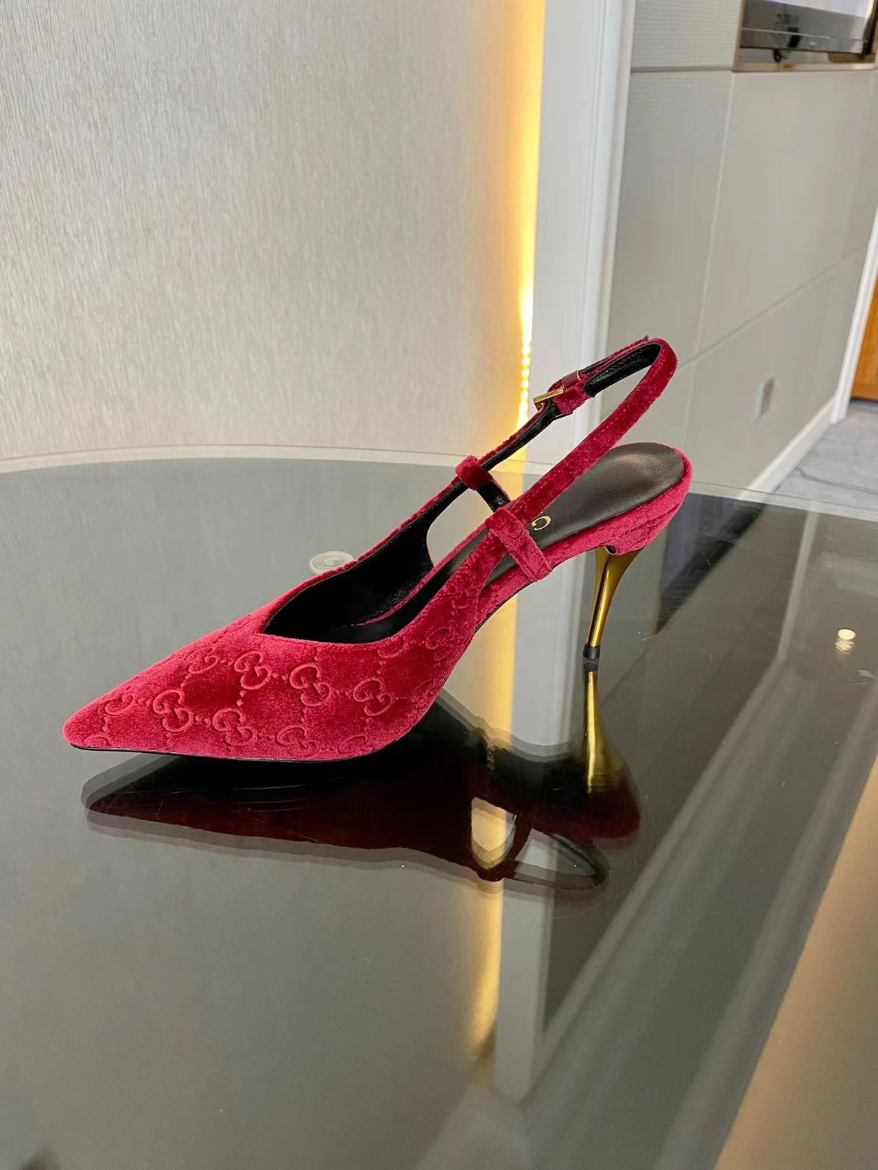 GUCCI Metal heel pointed toe single shoes