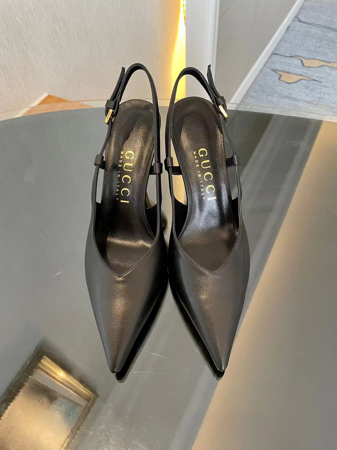 GUCCI Metal heel pointed toe single shoes