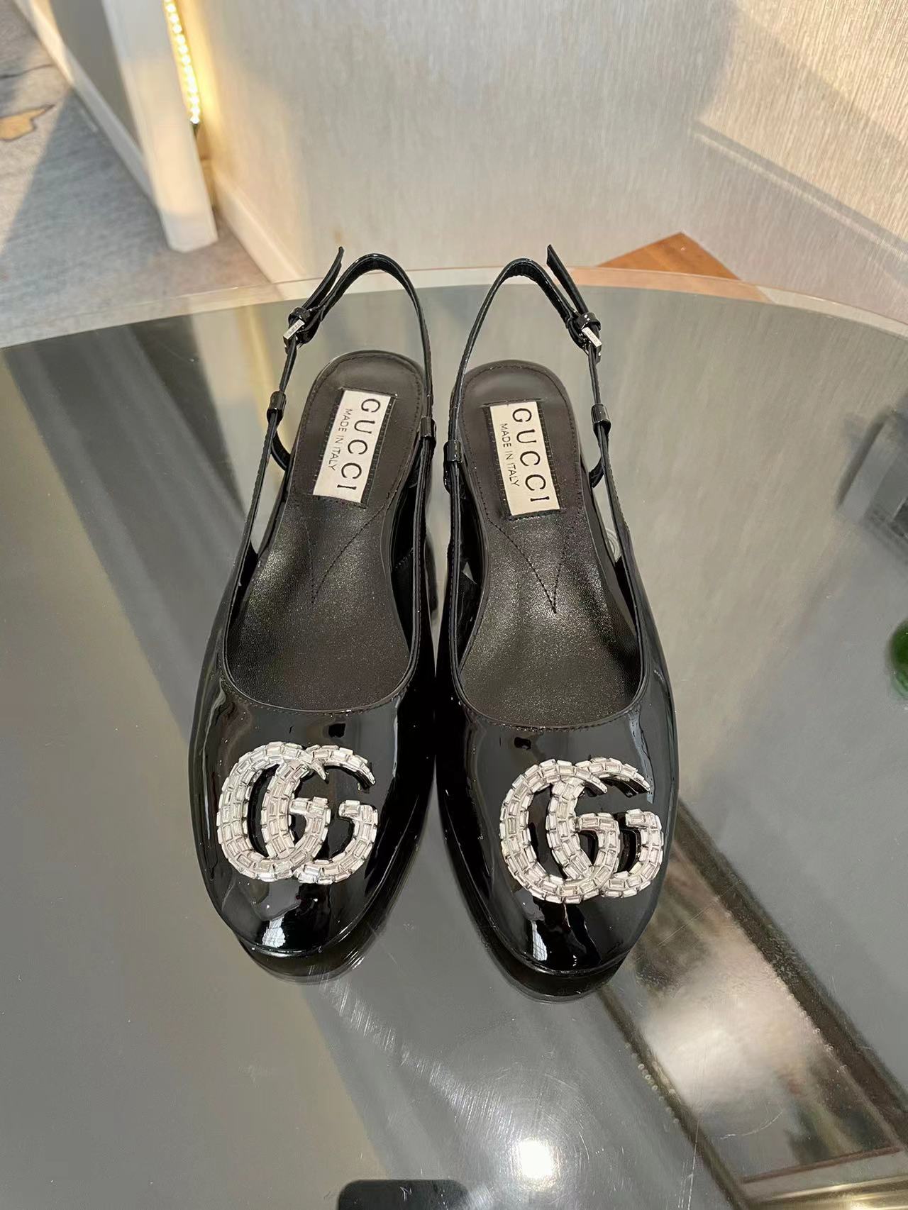 GUCCI Metal heel pointed toe single shoes