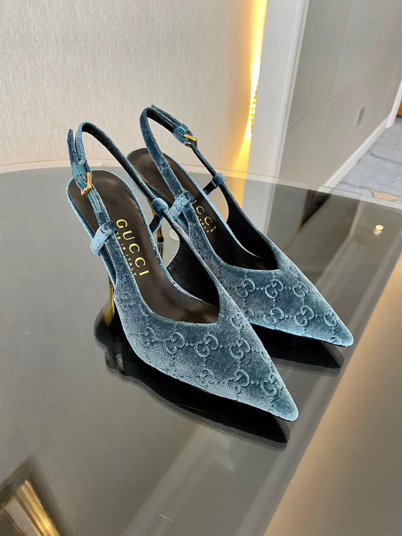 GUCCI Metal heel pointed toe single shoes