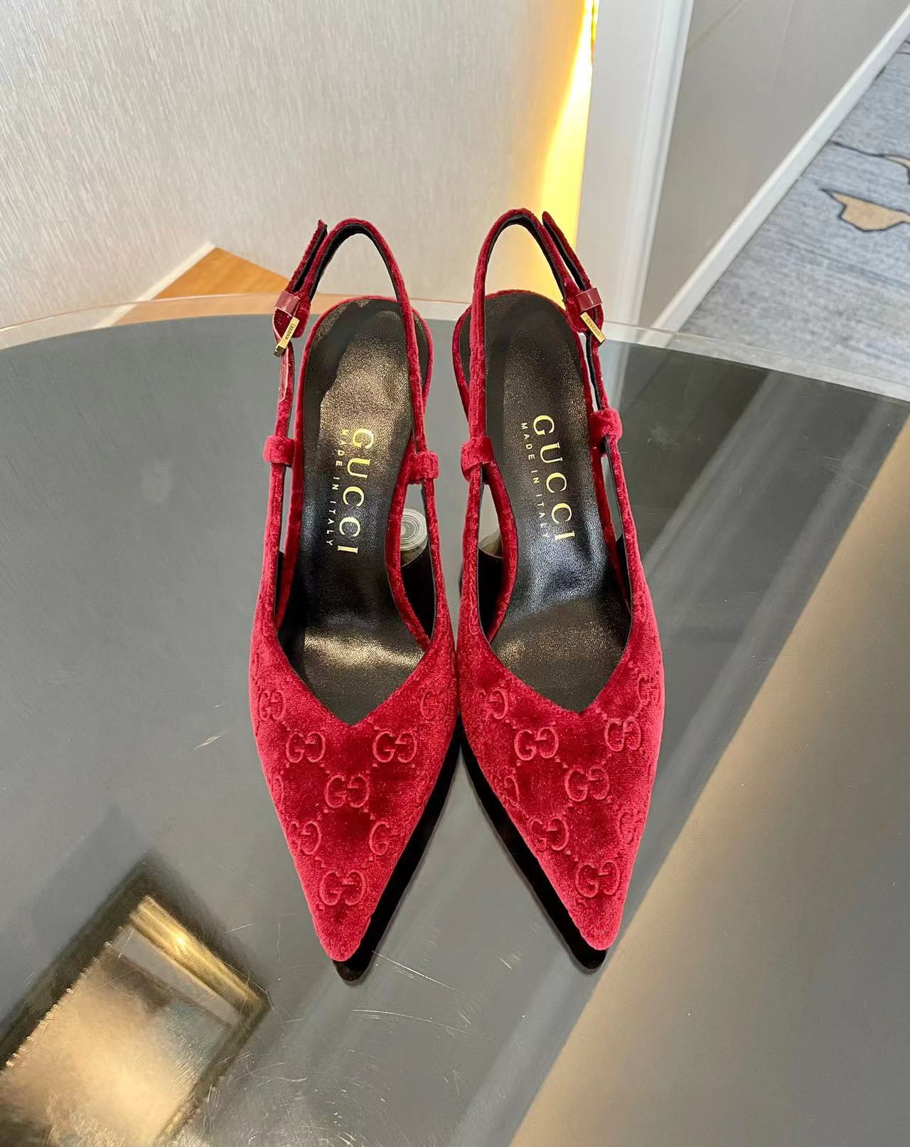 GUCCI Metal heel pointed toe single shoes