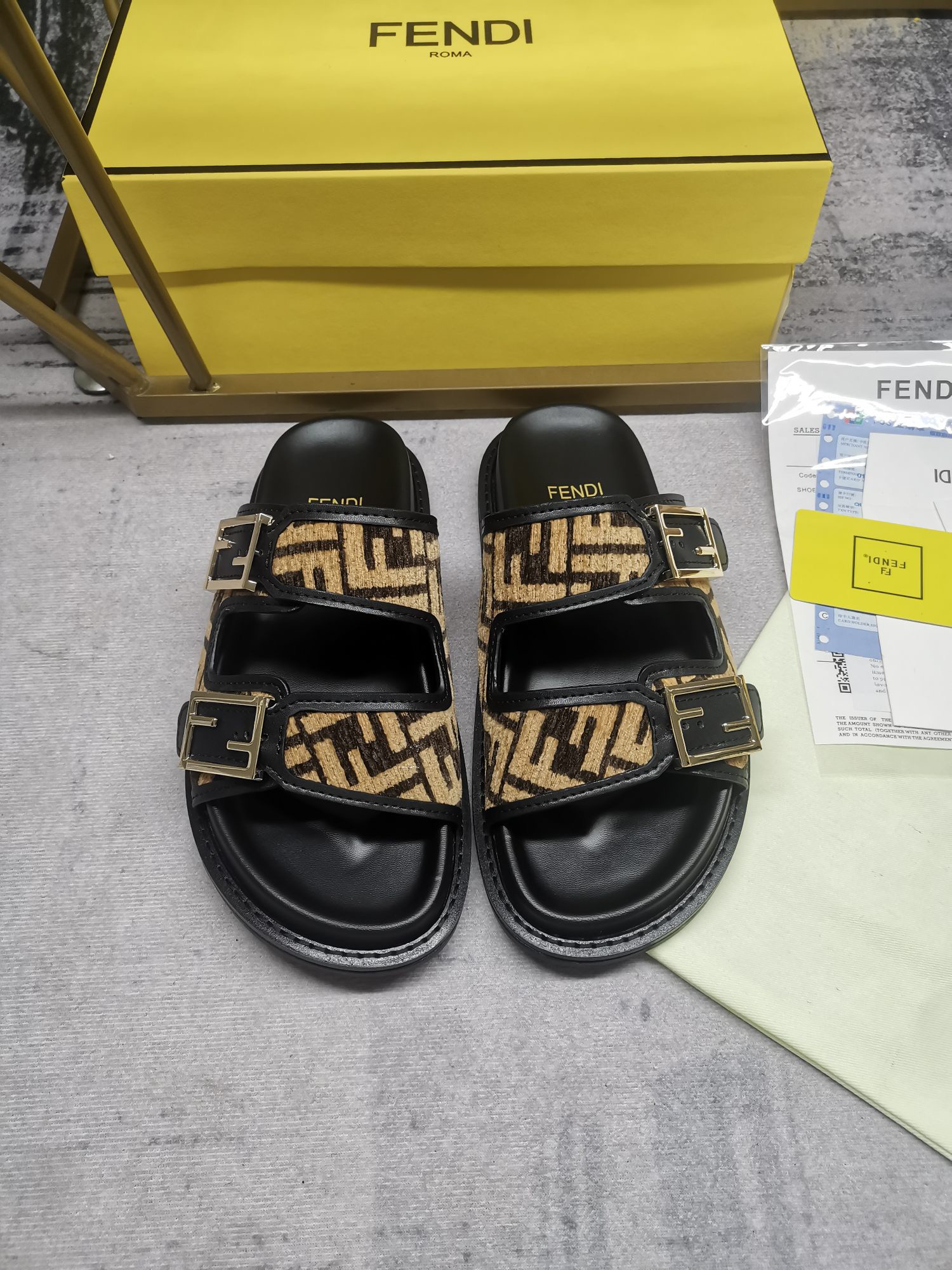 Fendi Double strap flat bottomed slippers