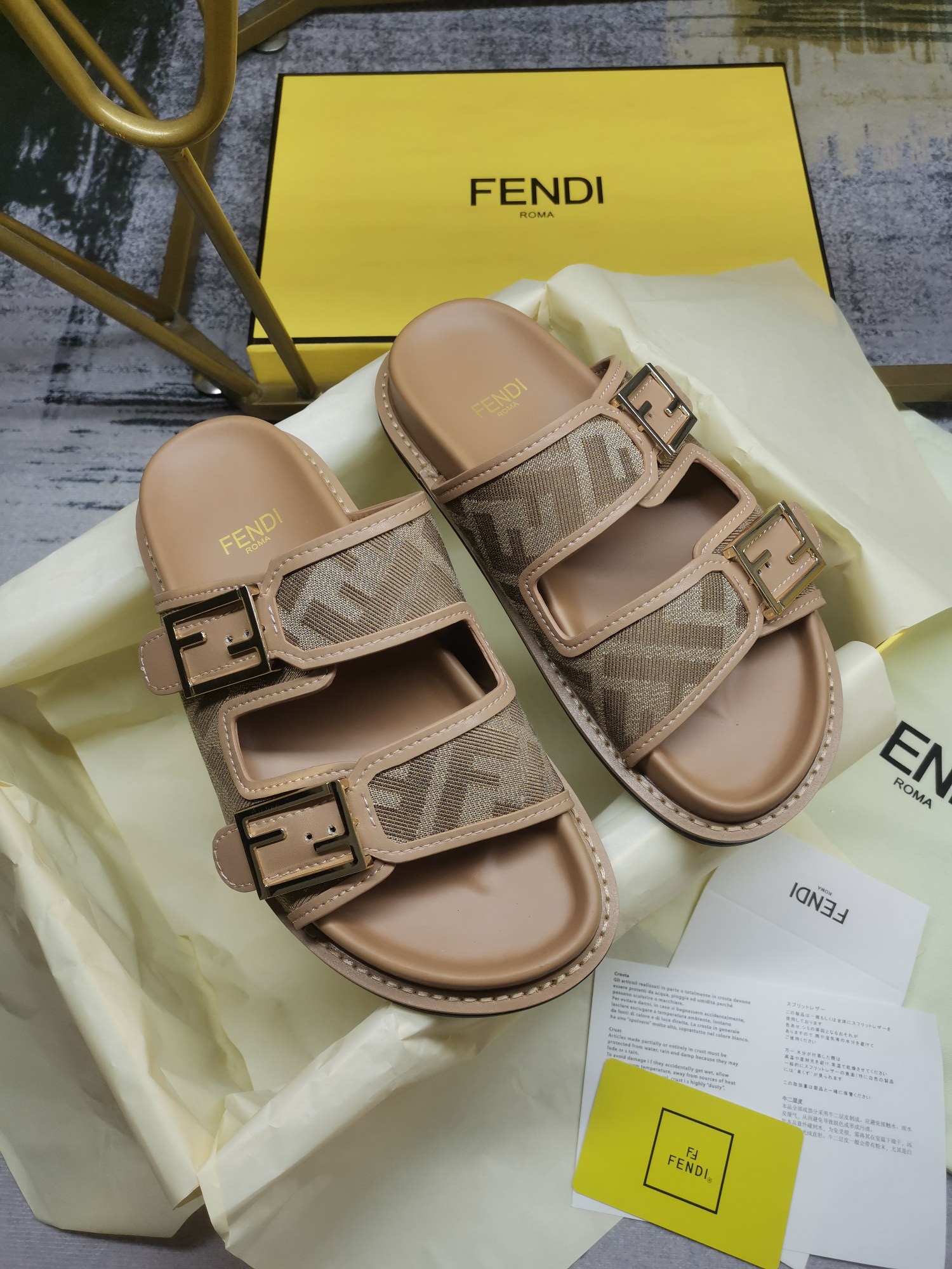 Fendi Double strap flat bottomed slippers