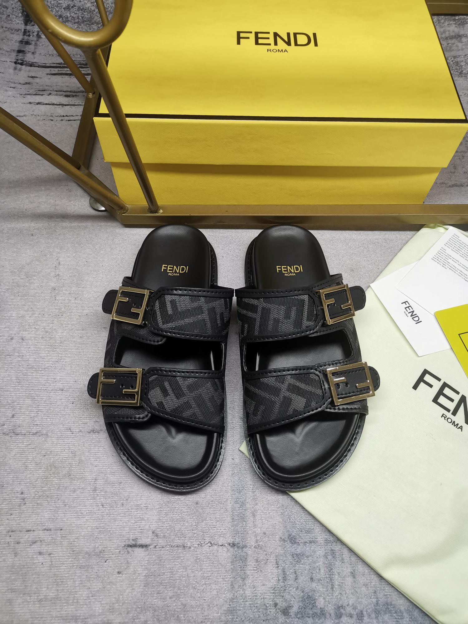 Fendi Double strap flat bottomed slippers