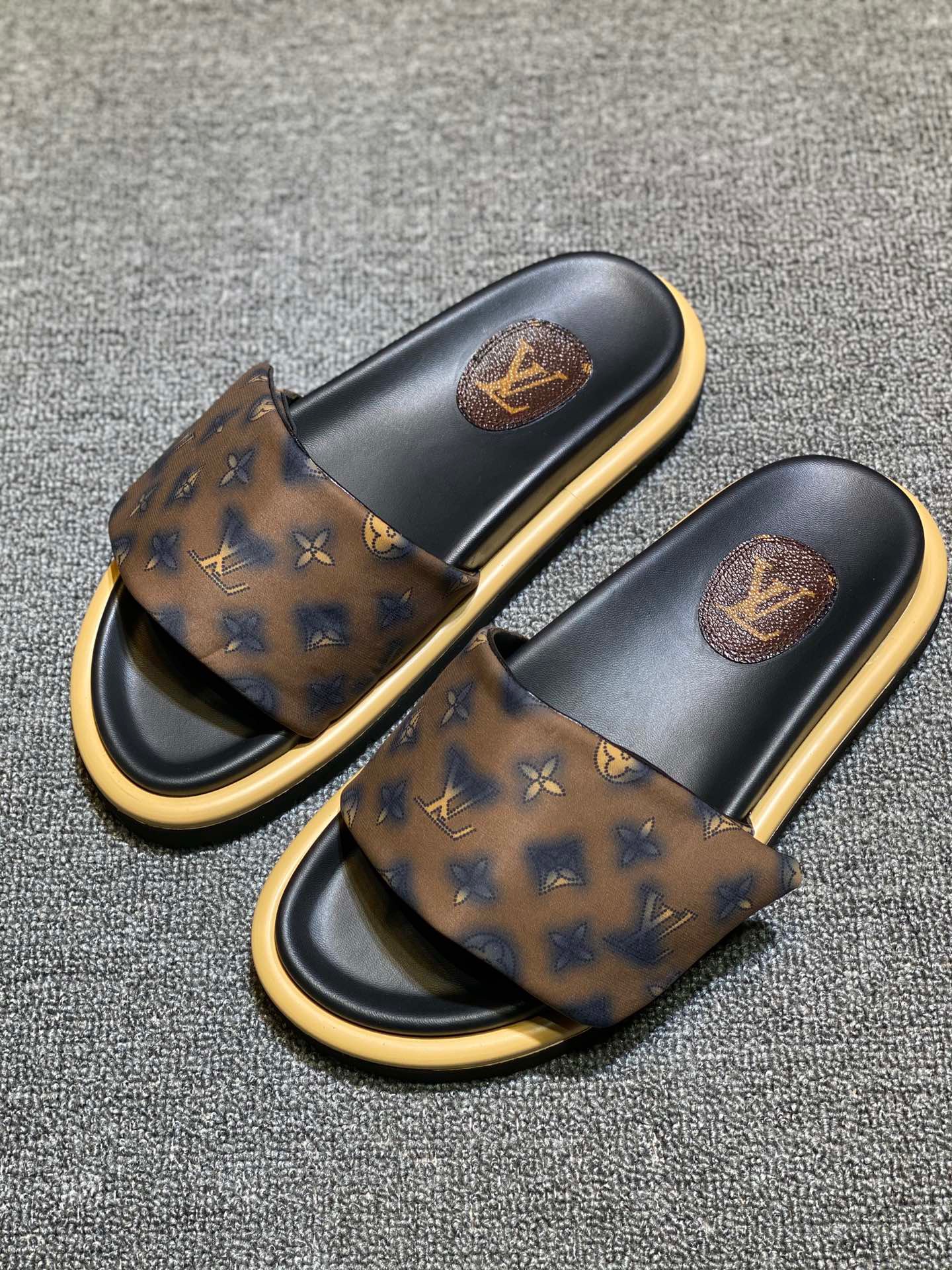 LV Pool Pillow Comfort Embossed logo flat bottom slippers