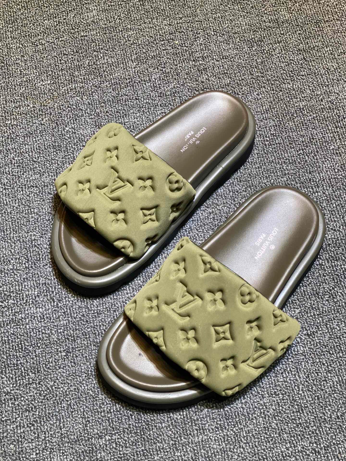 LV Pool Pillow Comfort Embossed logo flat bottom slippers