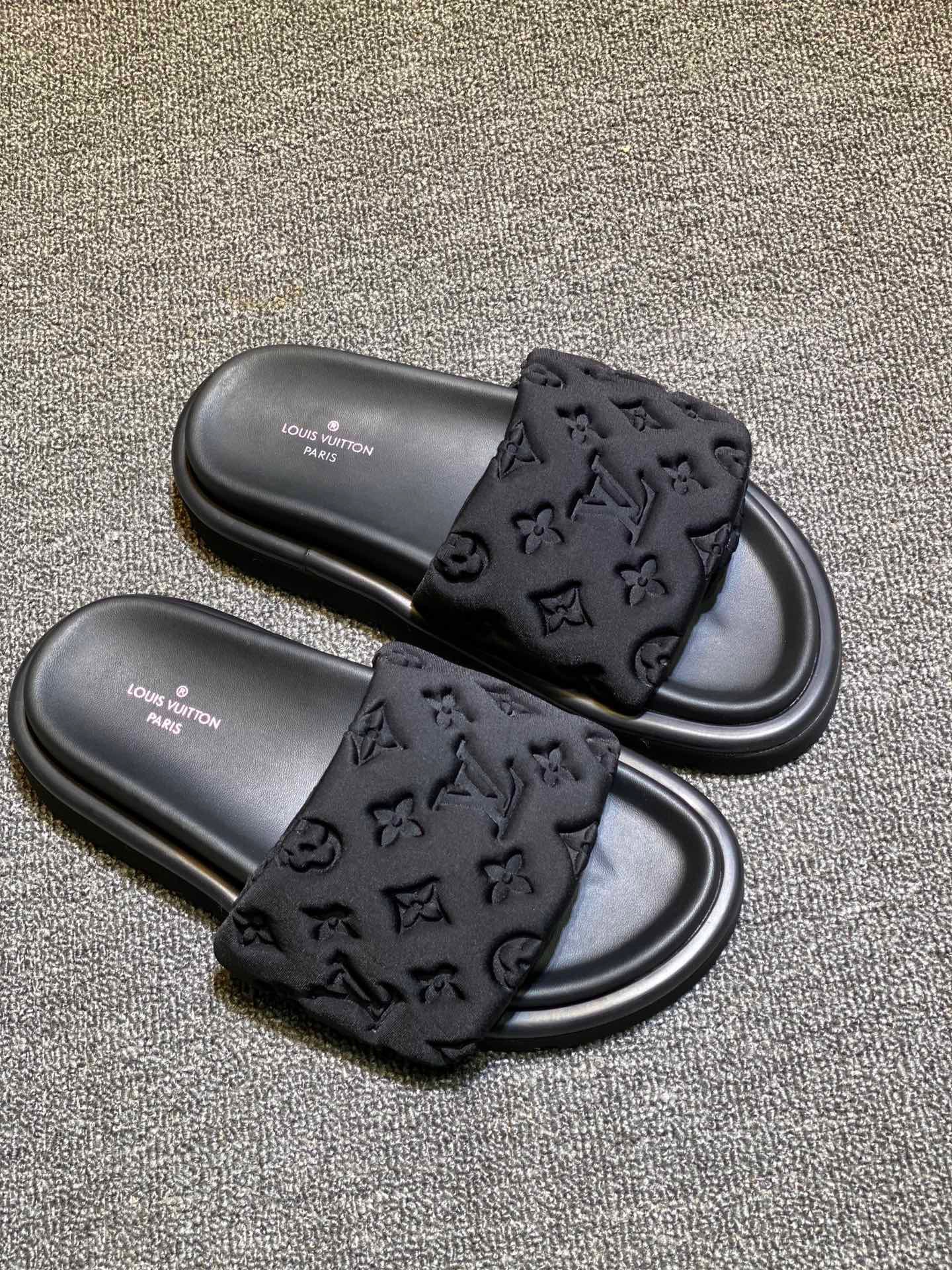 LV Pool Pillow Comfort Embossed logo flat bottom slippers