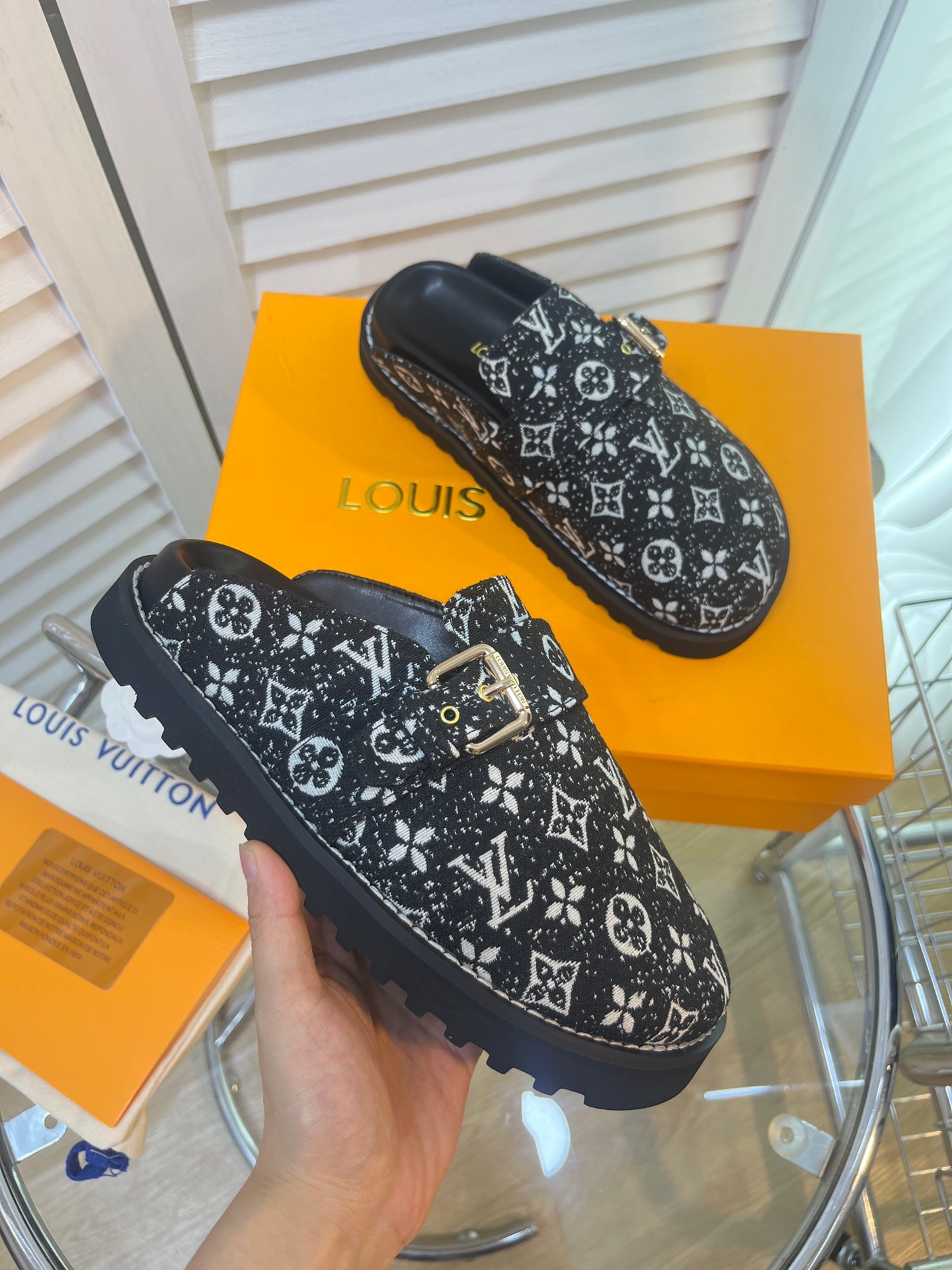 LV Monogram winterbreak comfert scuff slippers