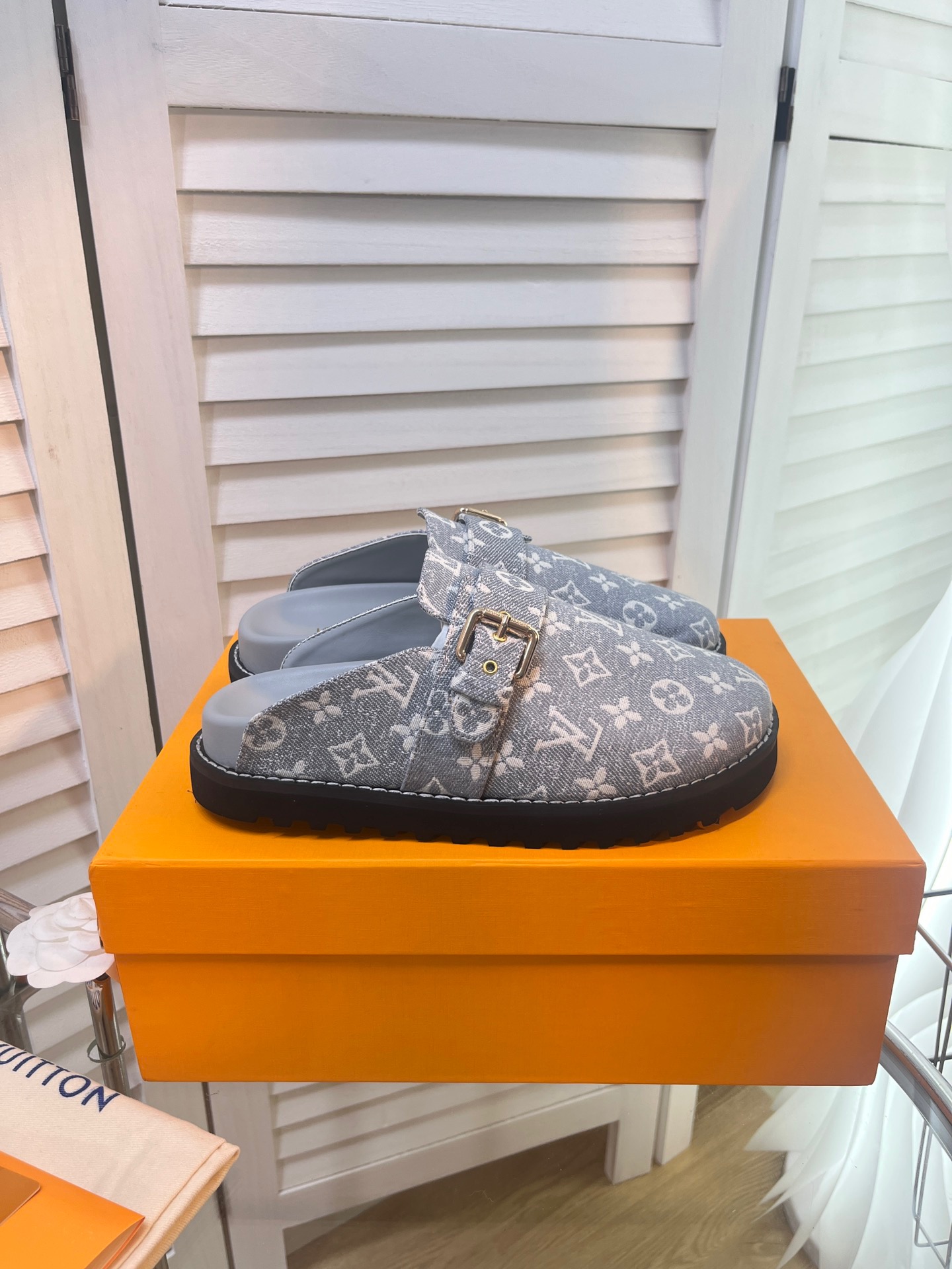 LV Monogram winterbreak comfert scuff slippers