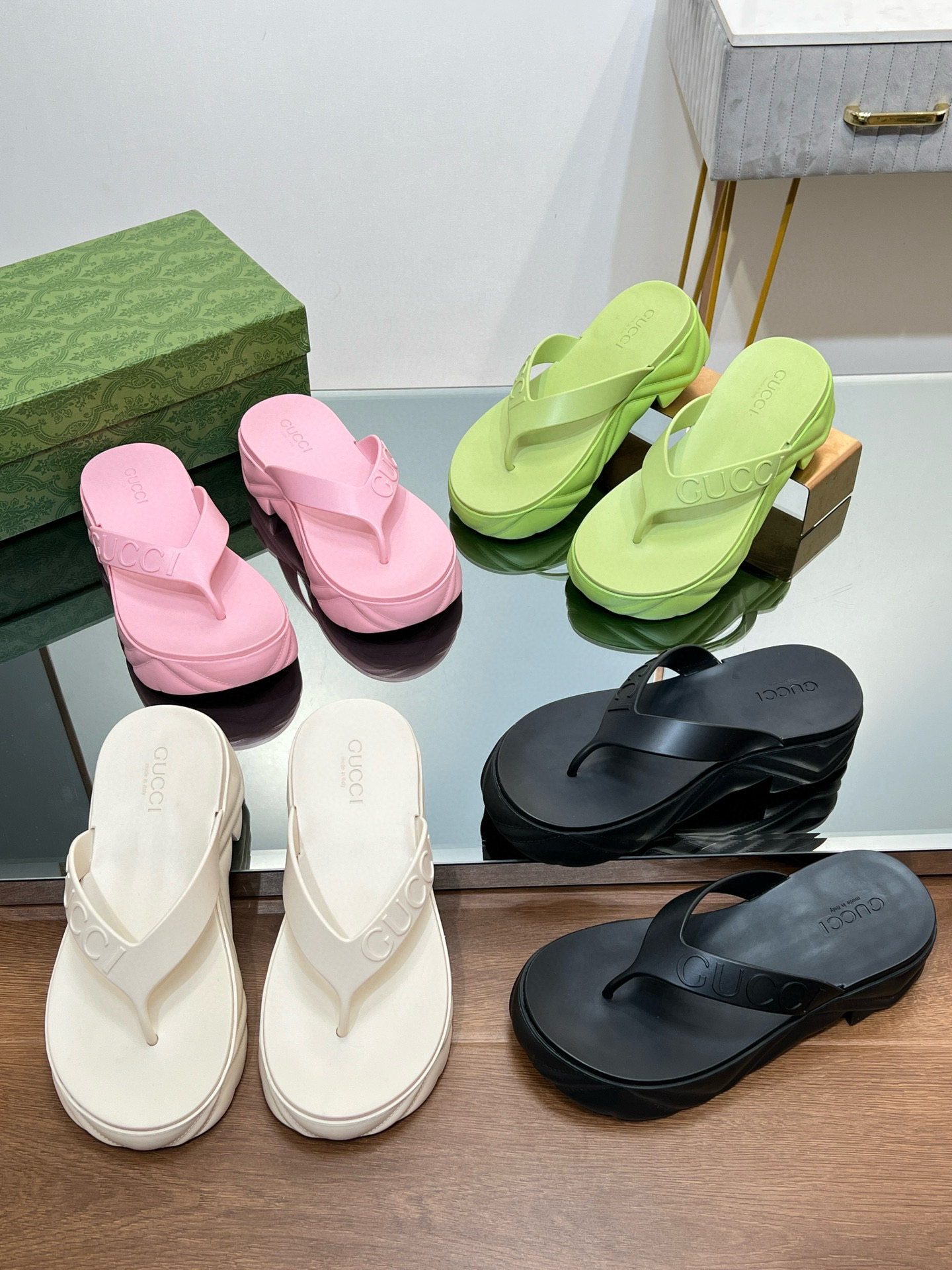 Gucci explosions summer platform shoes platform flip flops jelly beach shoes.