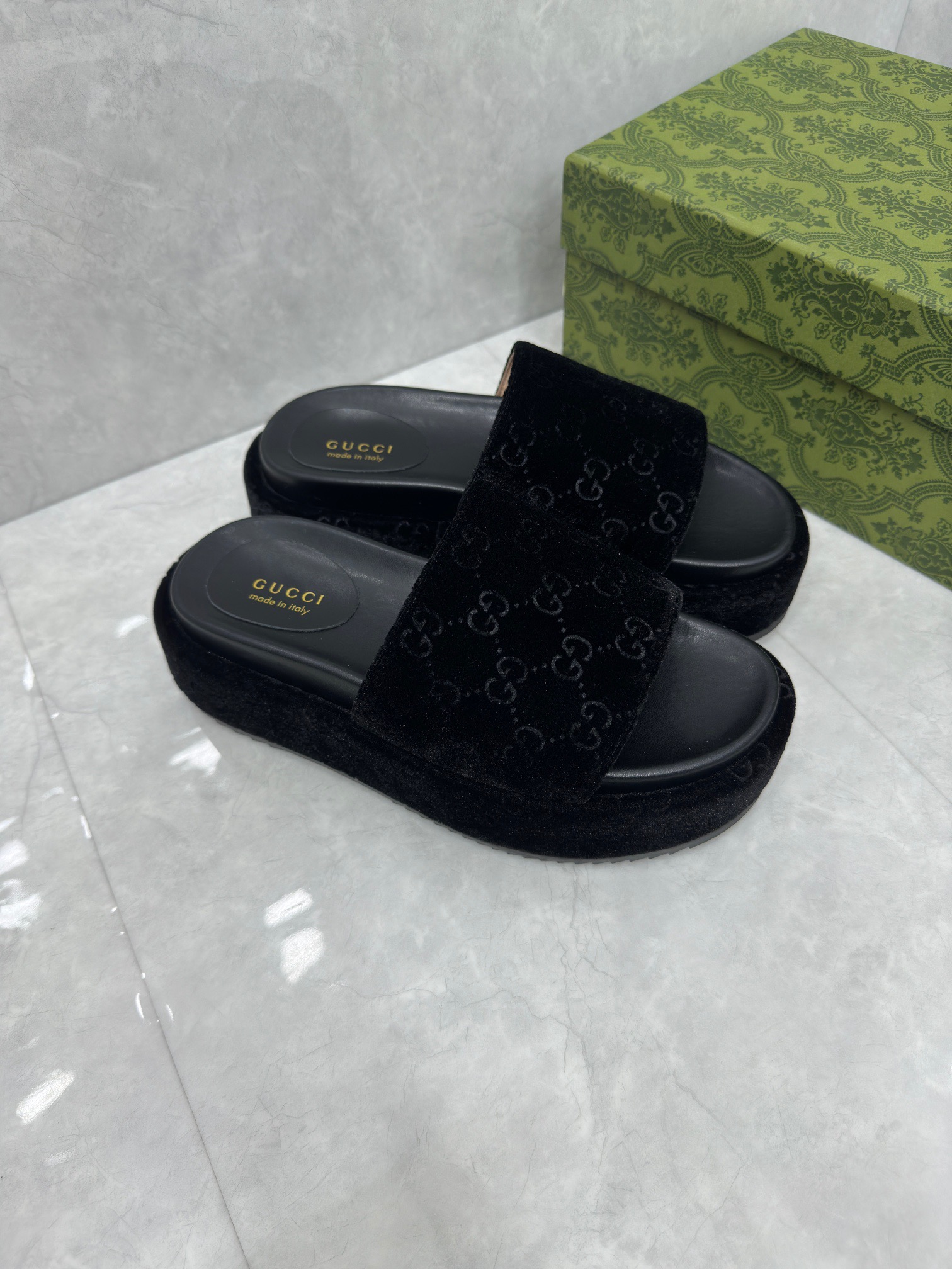 GUCCI Women's large GG waterproof platform slippers