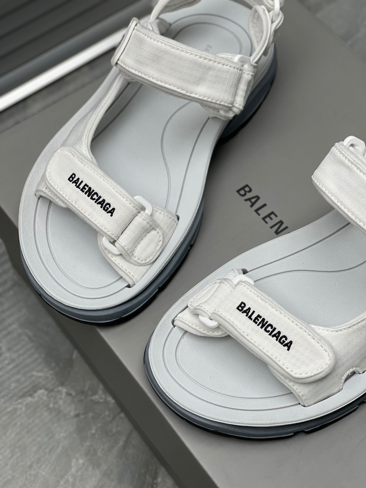 Balenciaga Track4.0 Outdoor concept retro dad sandals