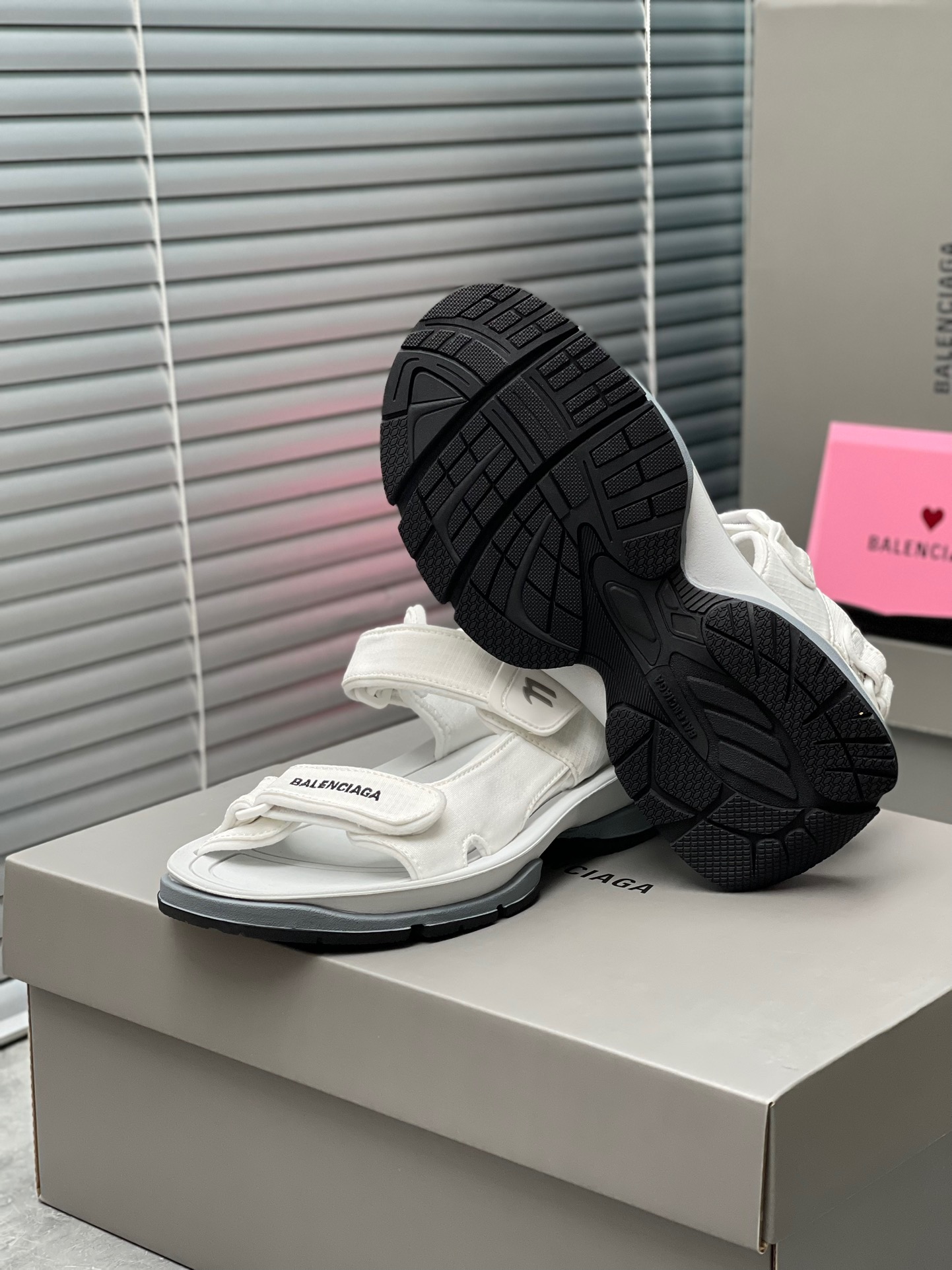 Balenciaga Track4.0 Outdoor concept retro dad sandals