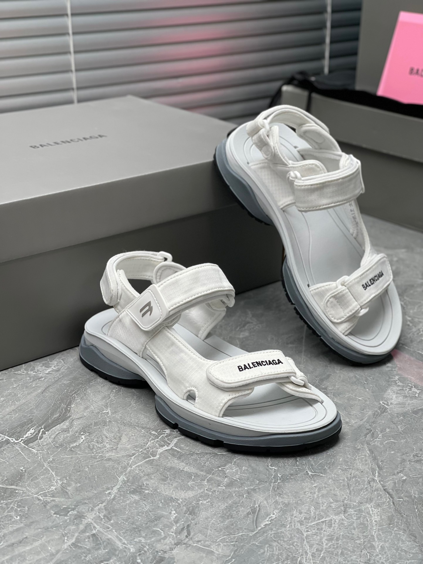 Balenciaga Track4.0 Outdoor concept retro dad sandals