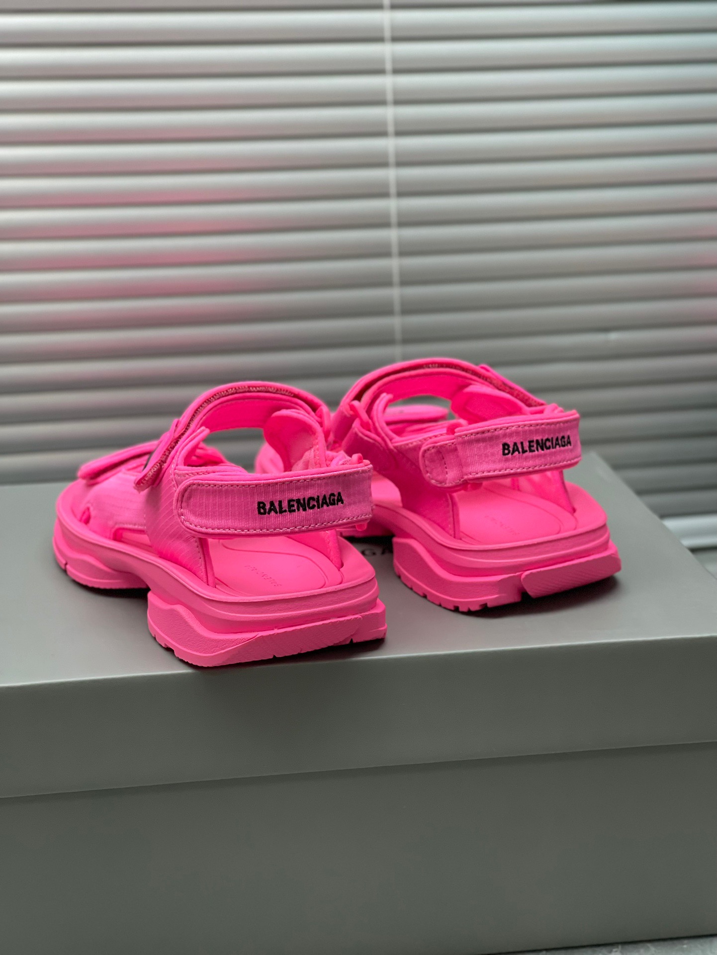 Balenciaga Track4.0 Outdoor concept retro dad sandals