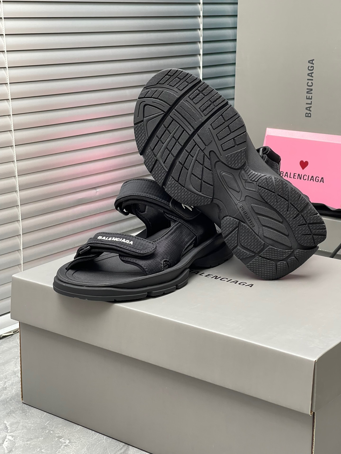 Balenciaga Track4.0 Outdoor concept retro dad sandals