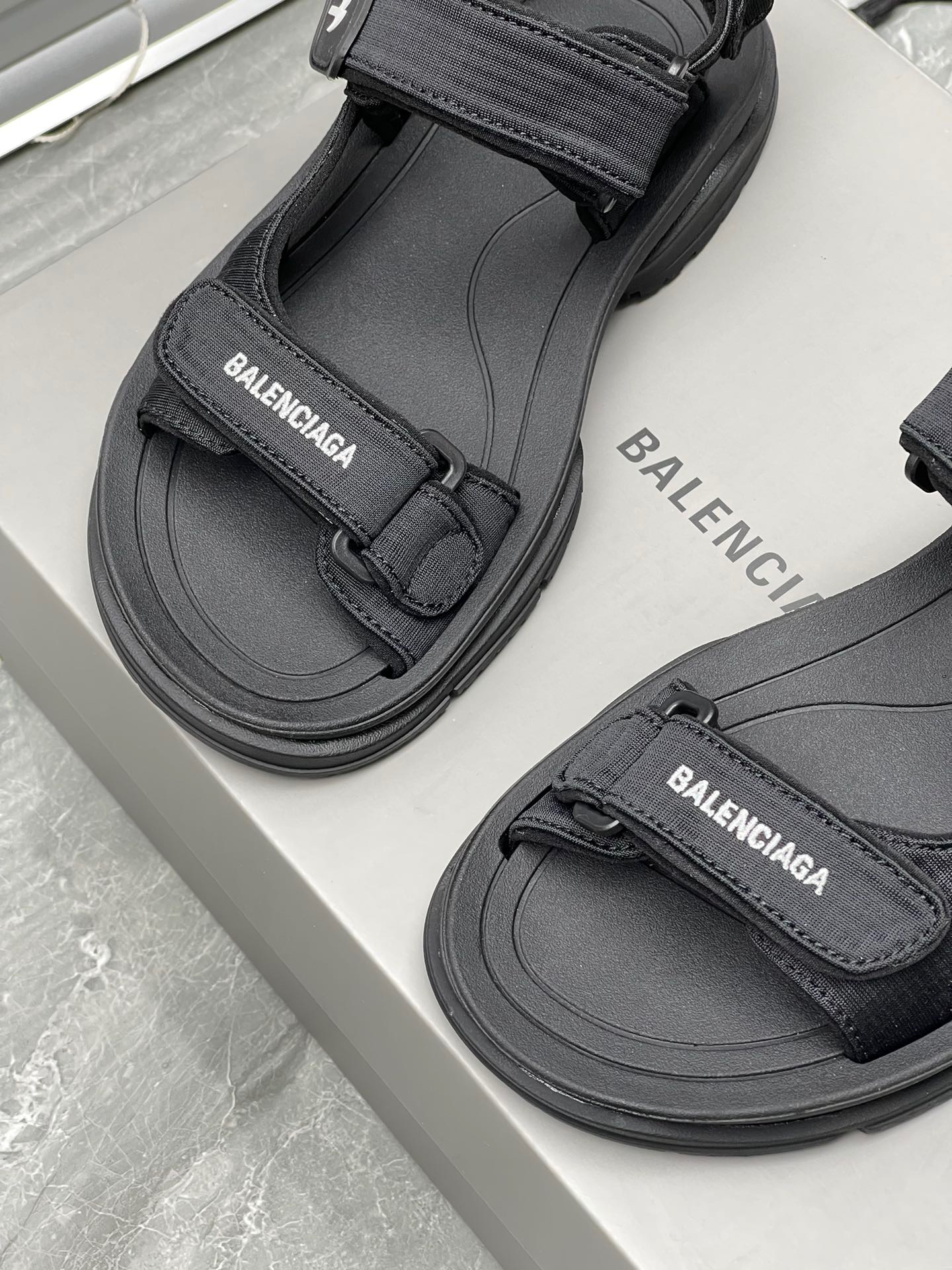 Balenciaga Track4.0 Outdoor concept retro dad sandals