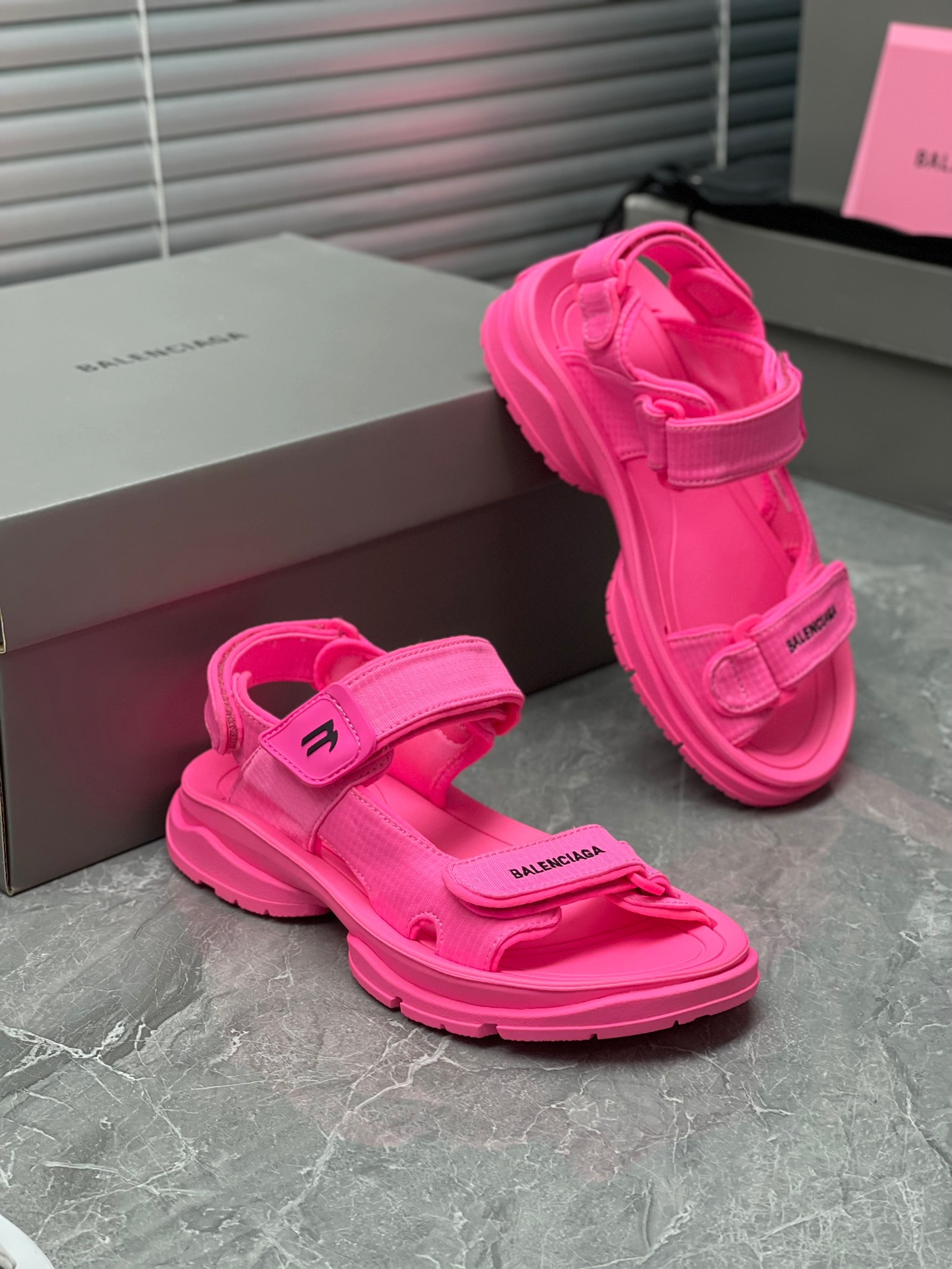 Balenciaga Track4.0 Outdoor concept retro dad sandals