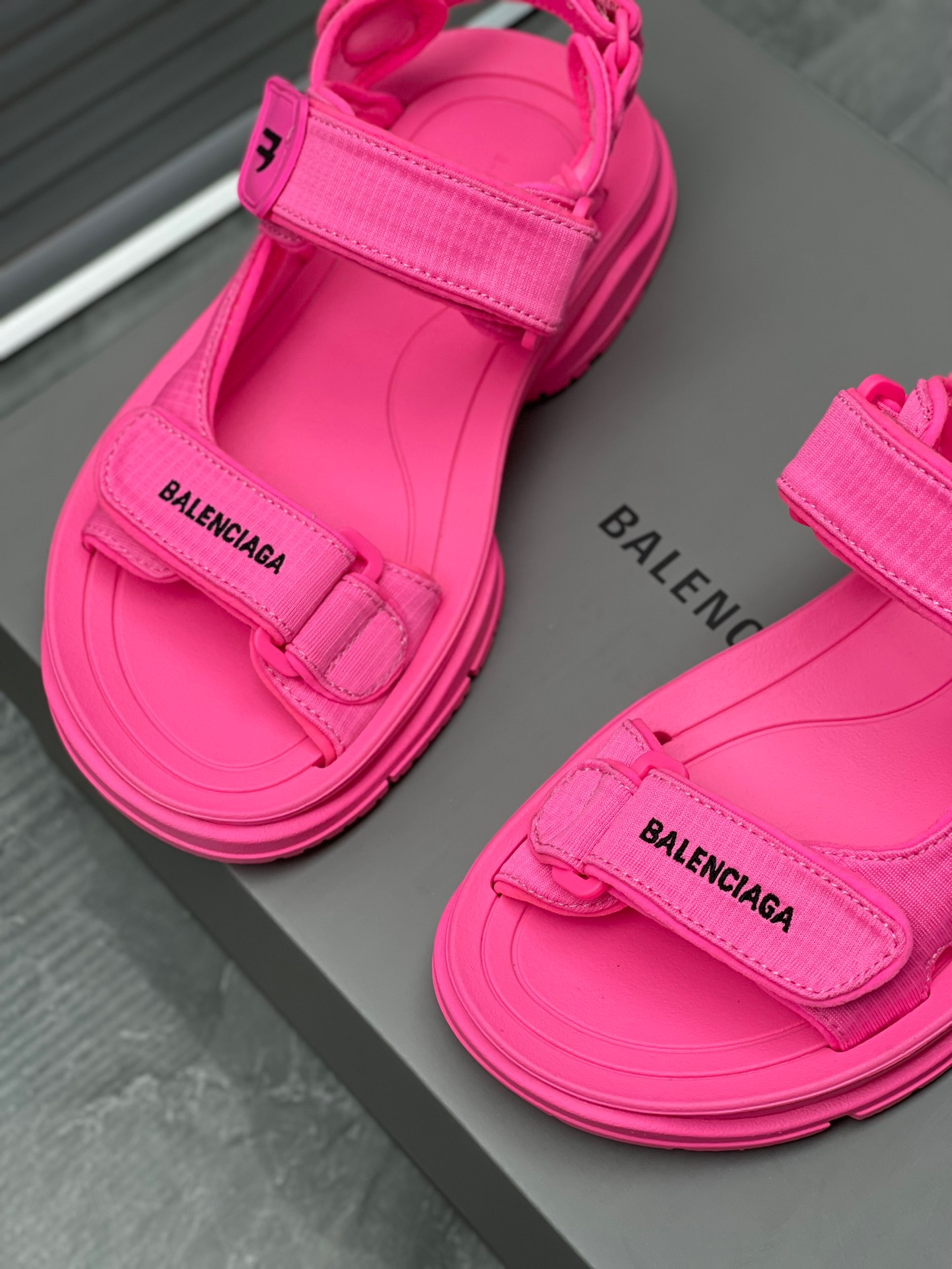 Balenciaga Track4.0 Outdoor concept retro dad sandals