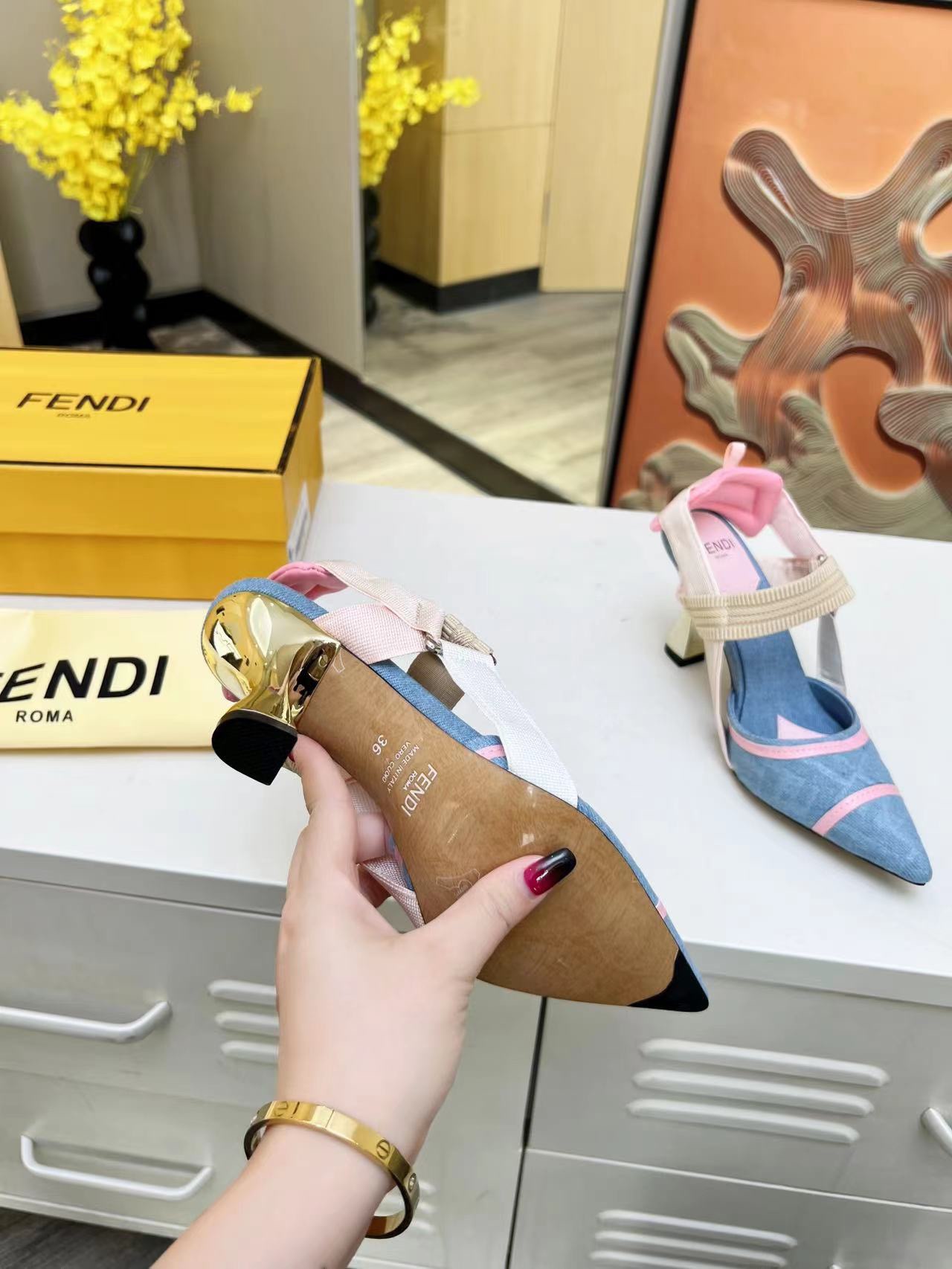 Fendi Fashionable color blocking high-heeled sandals