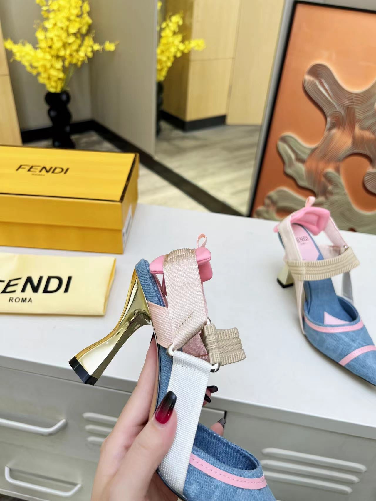 Fendi Fashionable color blocking high-heeled sandals