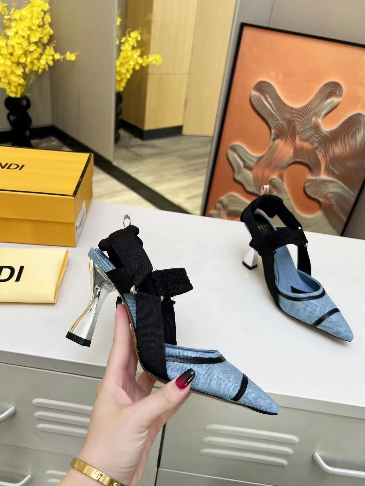 Fendi Fashionable color blocking high-heeled sandals