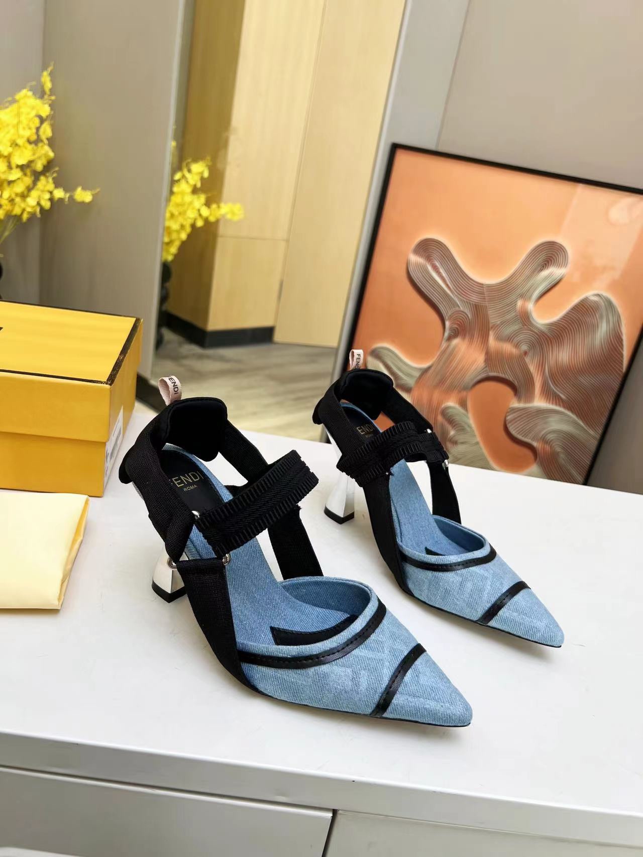 Fendi Fashionable color blocking high-heeled sandals