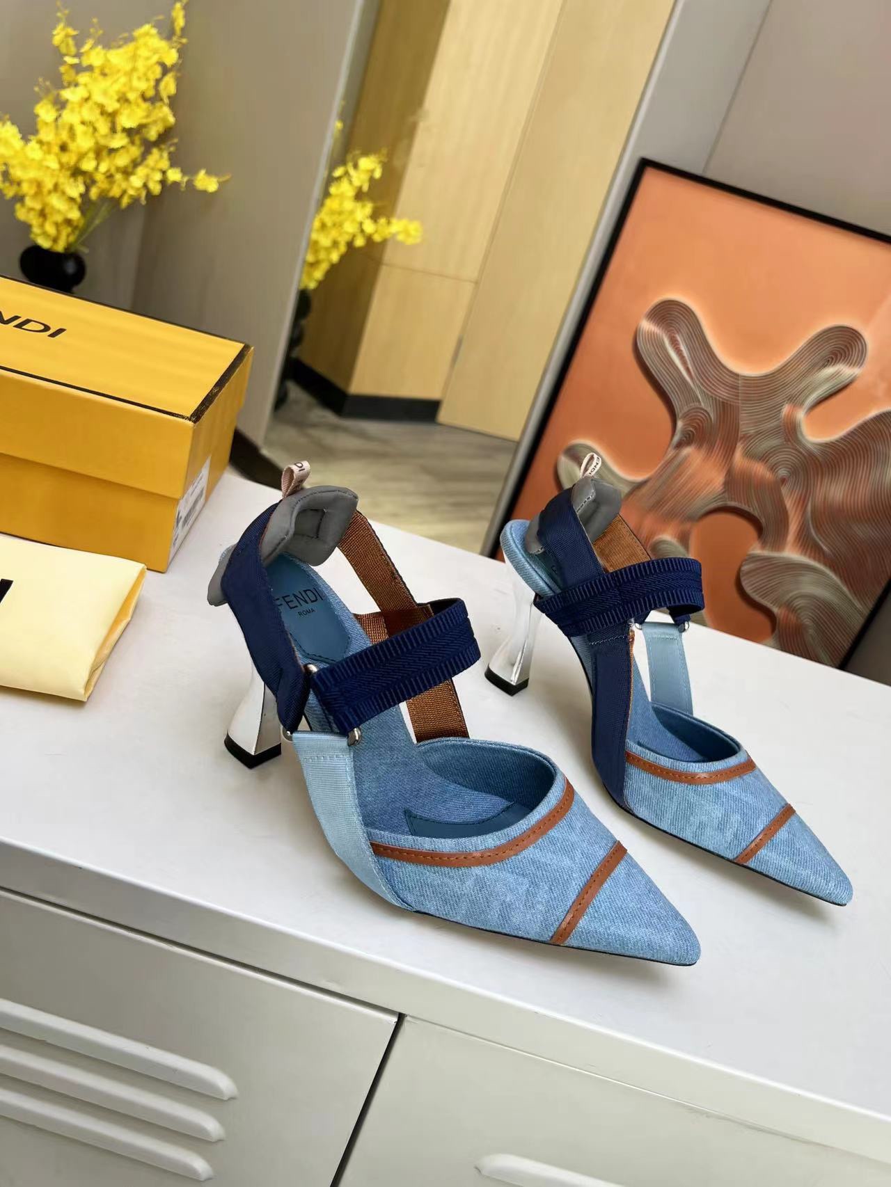 Fendi Fashionable color blocking high-heeled sandals