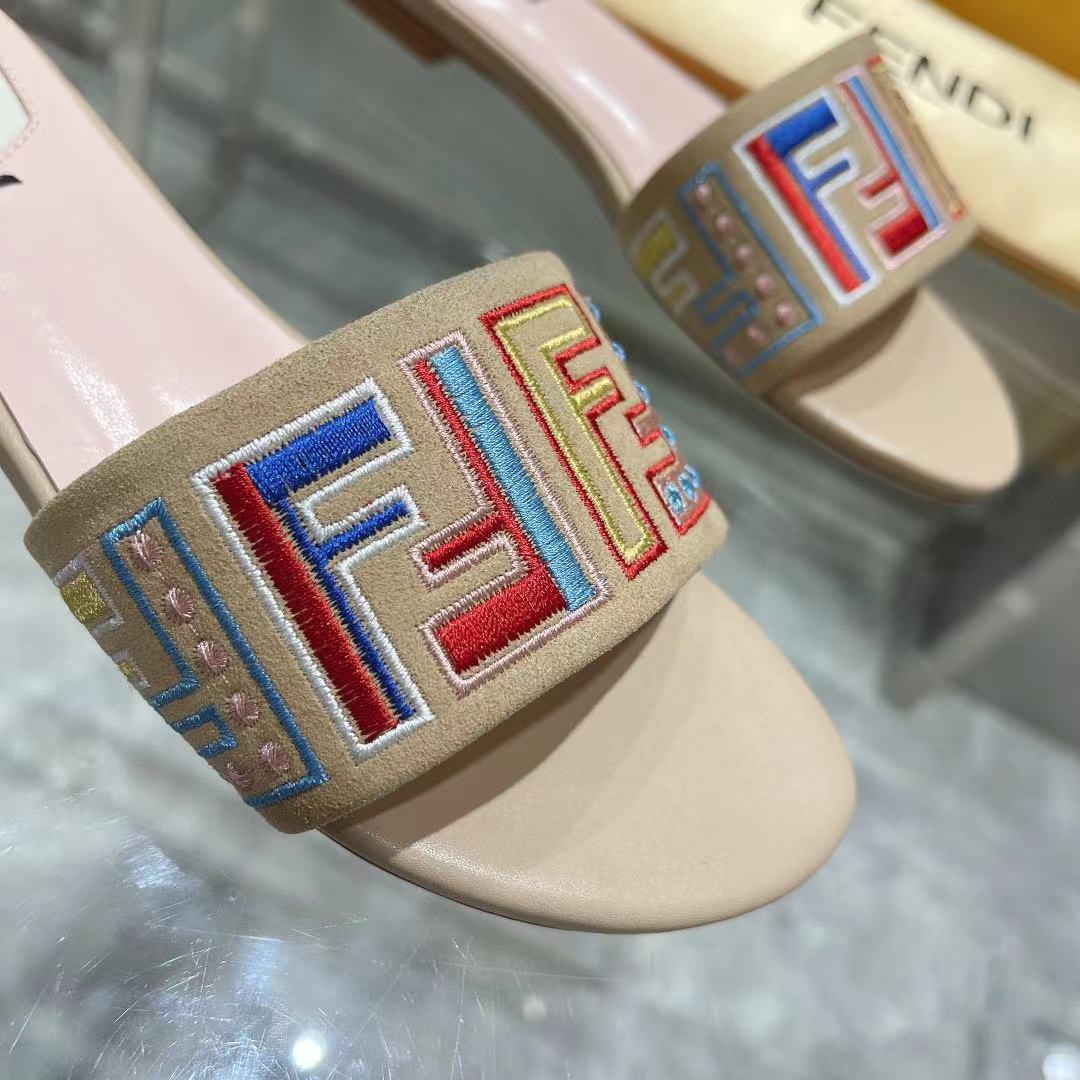 Fendi 5D color embroidered flat bottomed slippers