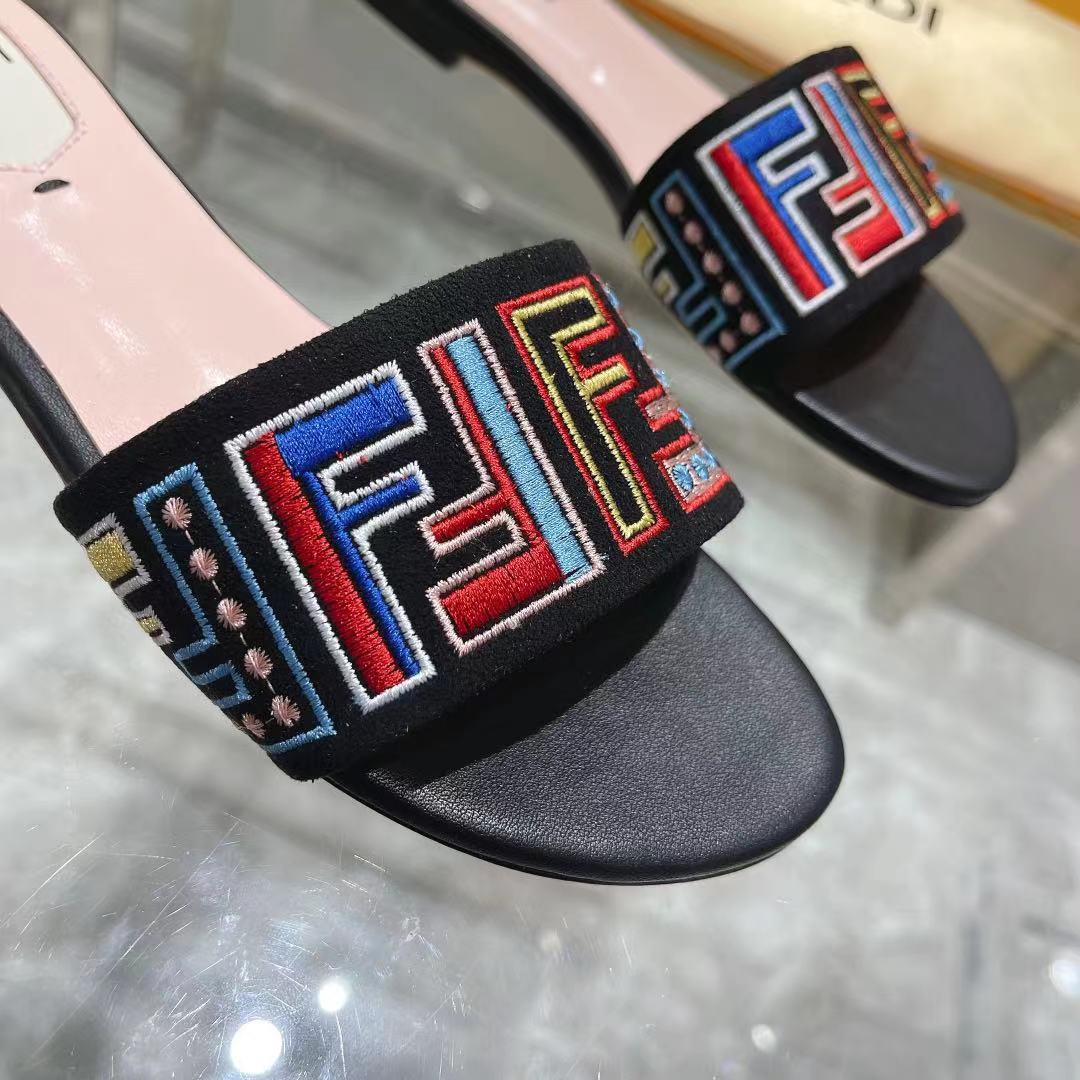 Fendi 5D color embroidered flat bottomed slippers