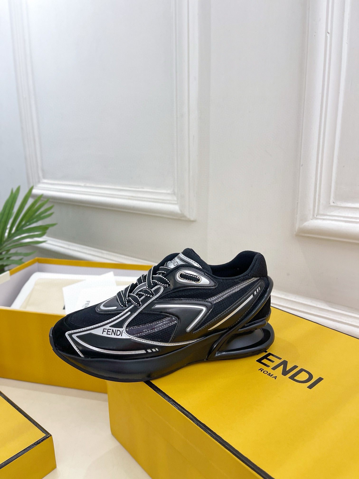 Fendi first Sports and leisure shoe series