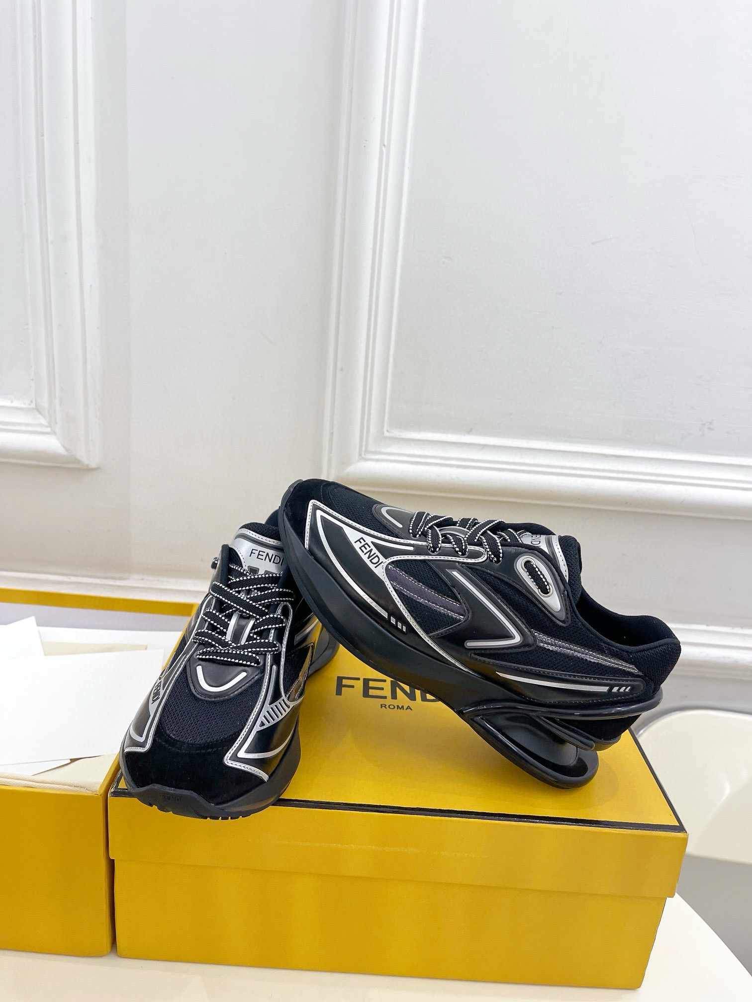 Fendi first Sports and leisure shoe series