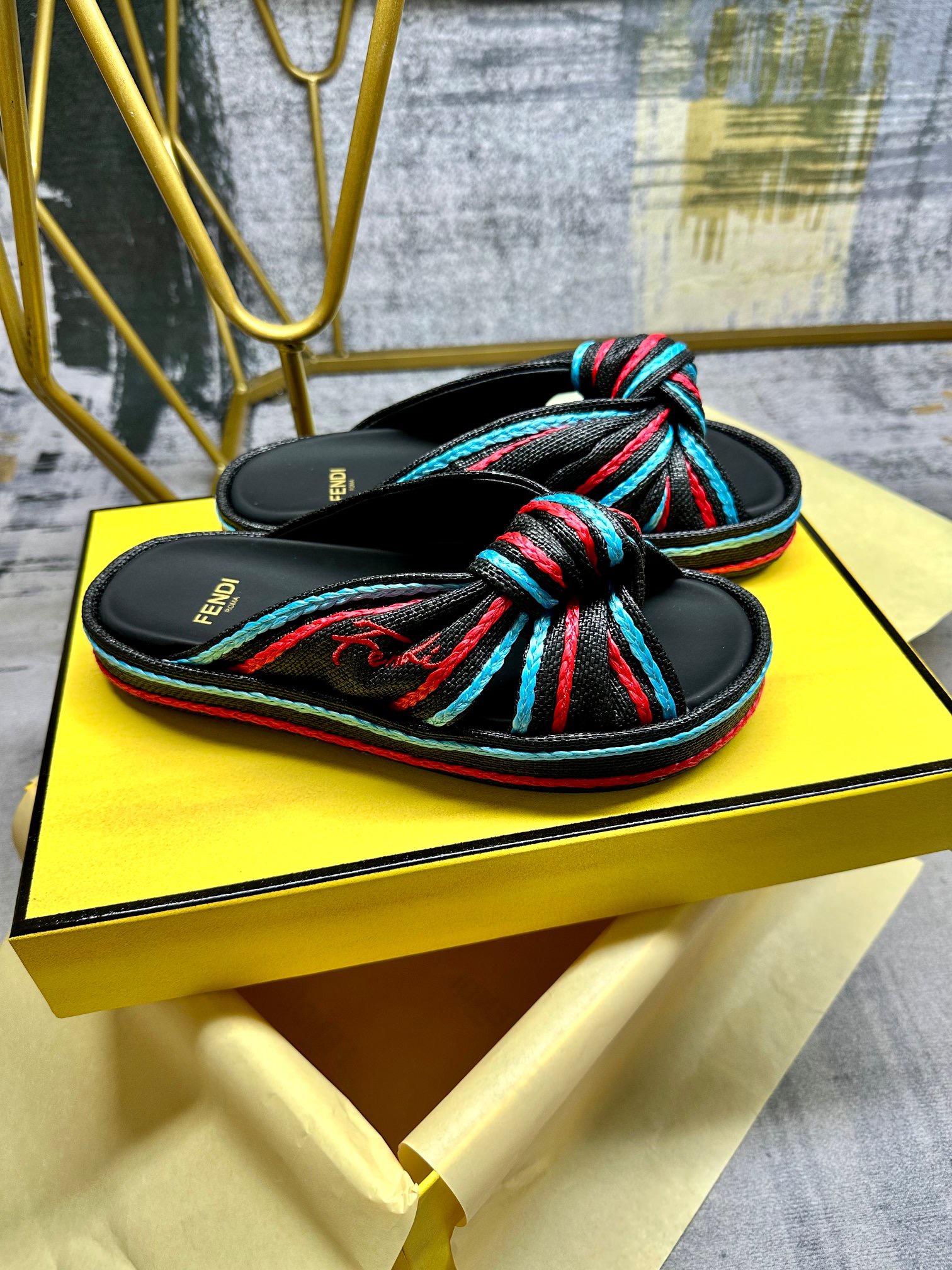 Fendi Flat soled thick soled shoes with tie and tie sandals