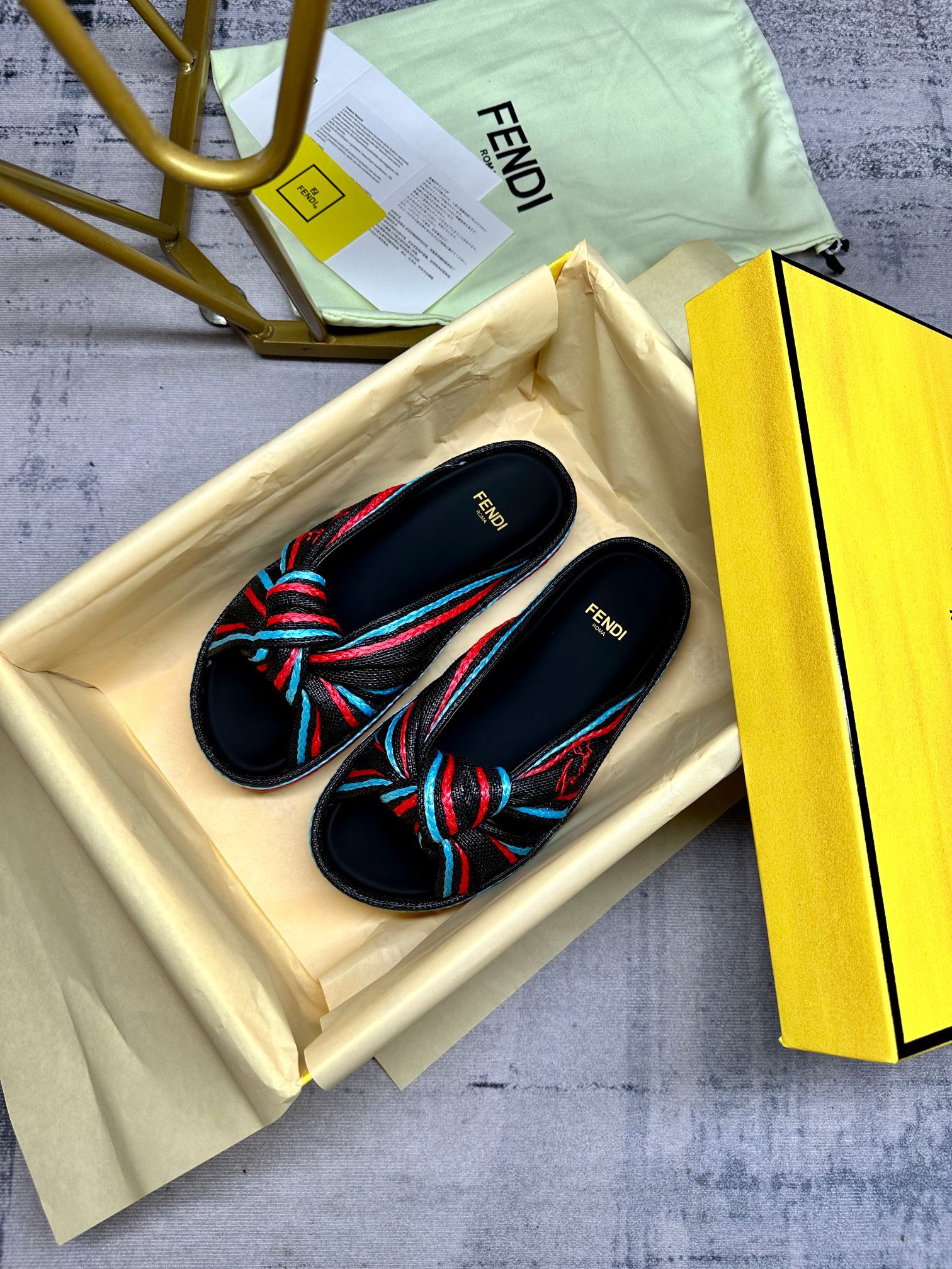 Fendi Flat soled thick soled shoes with tie and tie sandals