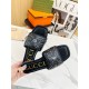 GUCCI Riveted flat bottomed fish billed cool slippers