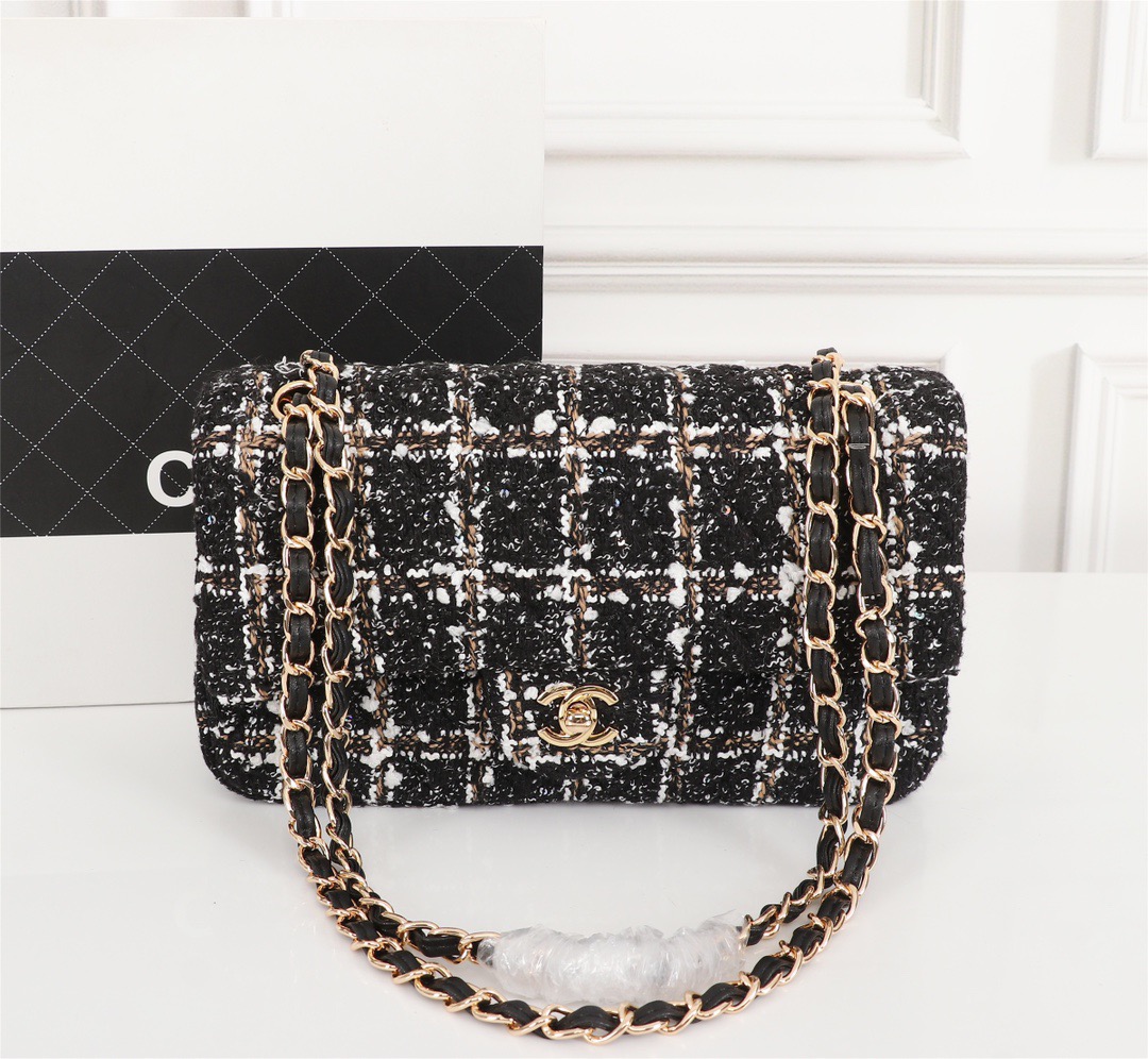 CHANEL Handmade fabric shoulder bag