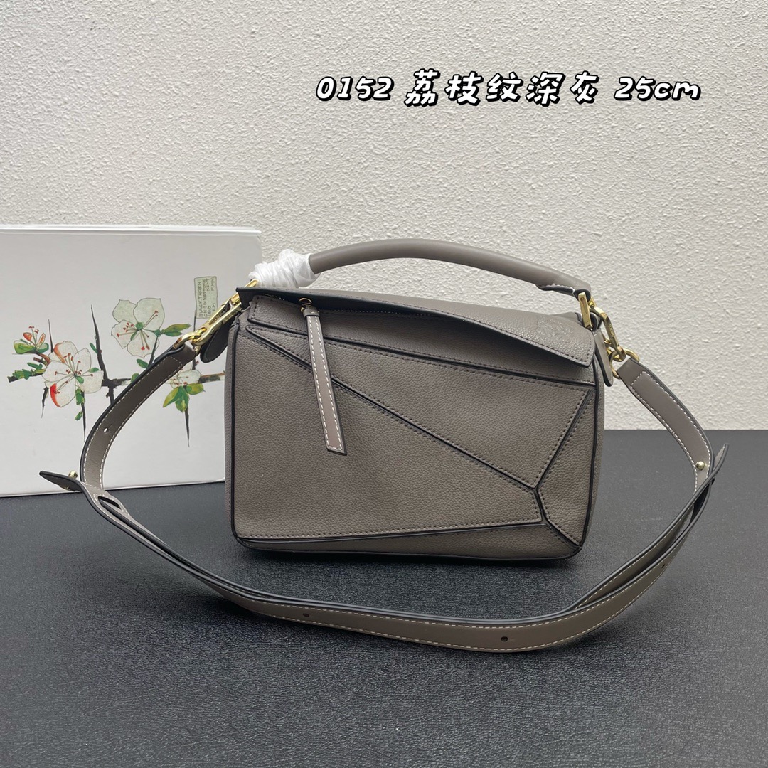 LOEWE Fashion handbag