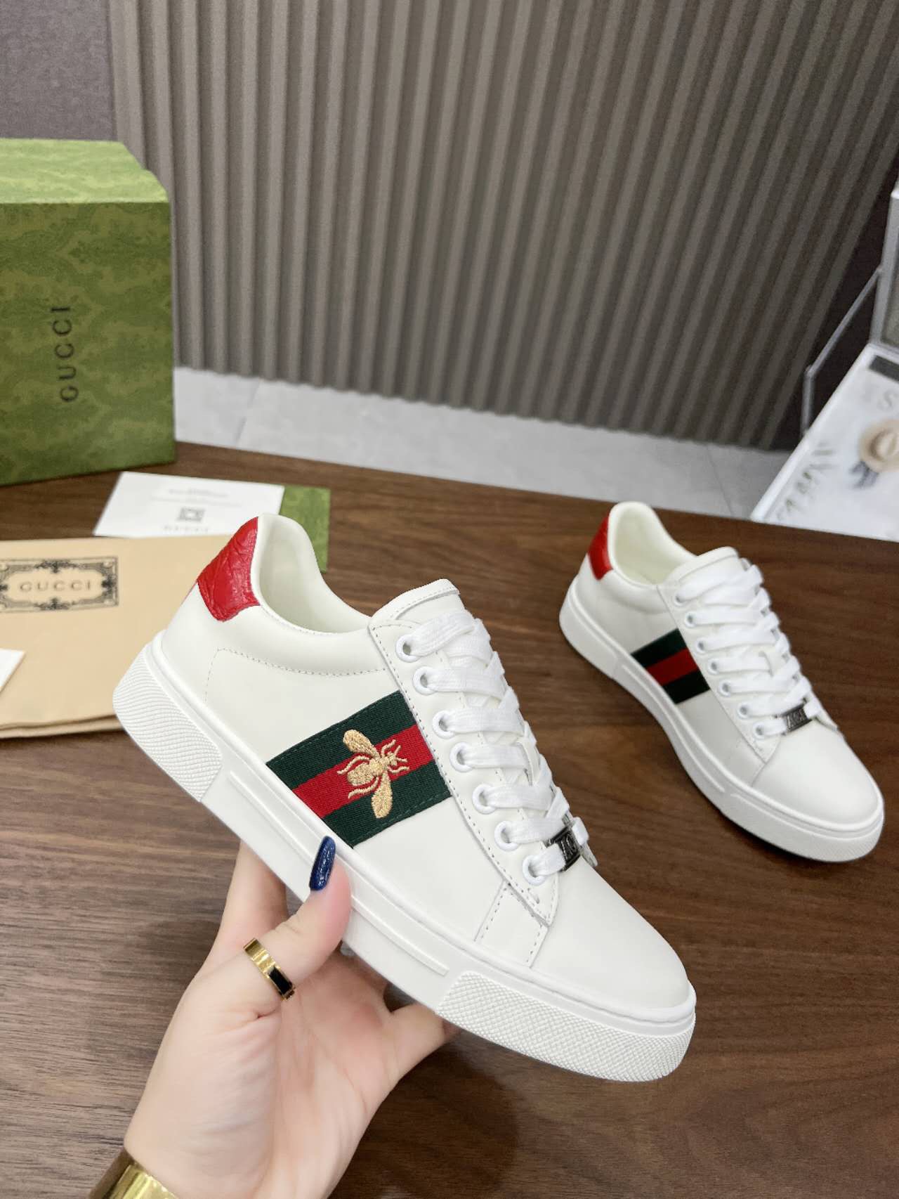 GUCCI Men's and women's sports and leisure small white shoes