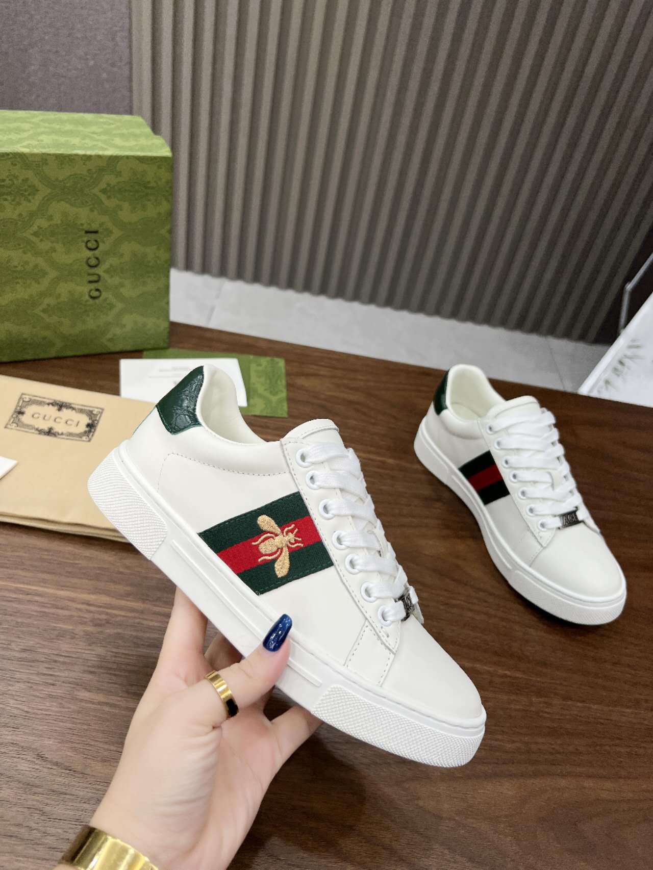 GUCCI Men's and women's sports and leisure small white shoes