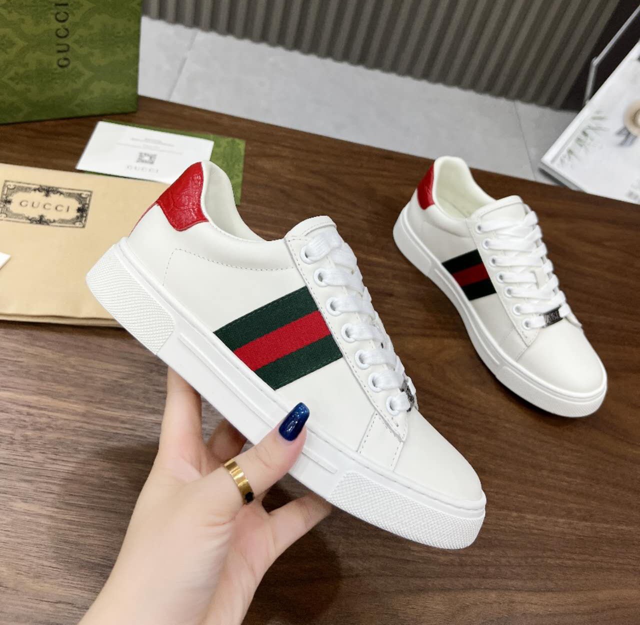 GUCCI Men's and women's sports and leisure small white shoes