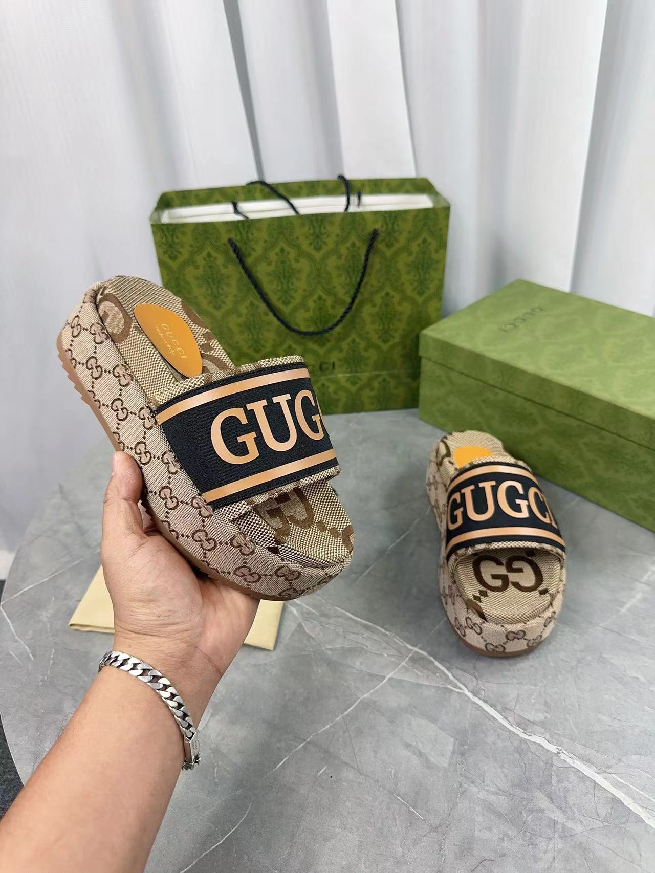 GUCCI Thick soled slippers