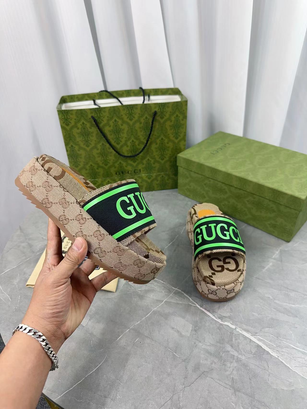 GUCCI Thick soled slippers