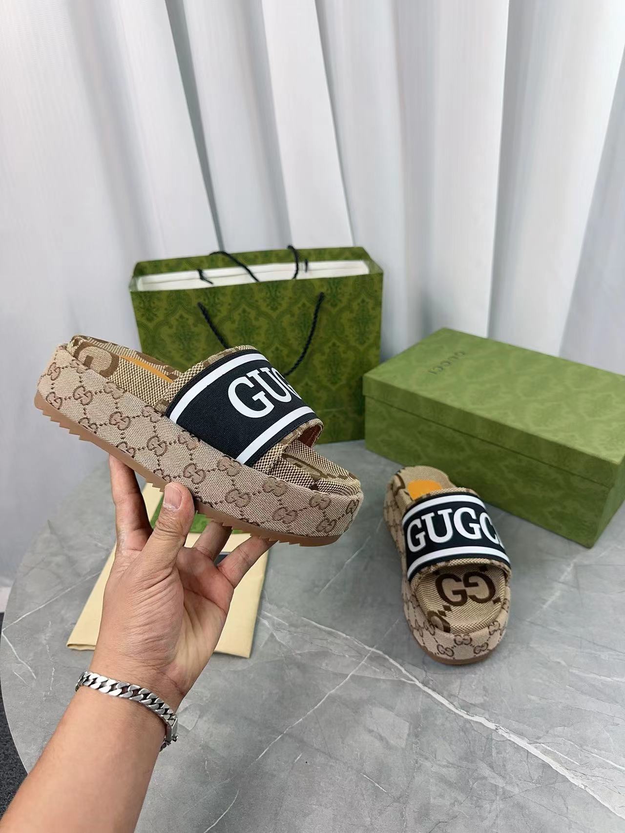 GUCCI Thick soled slippers