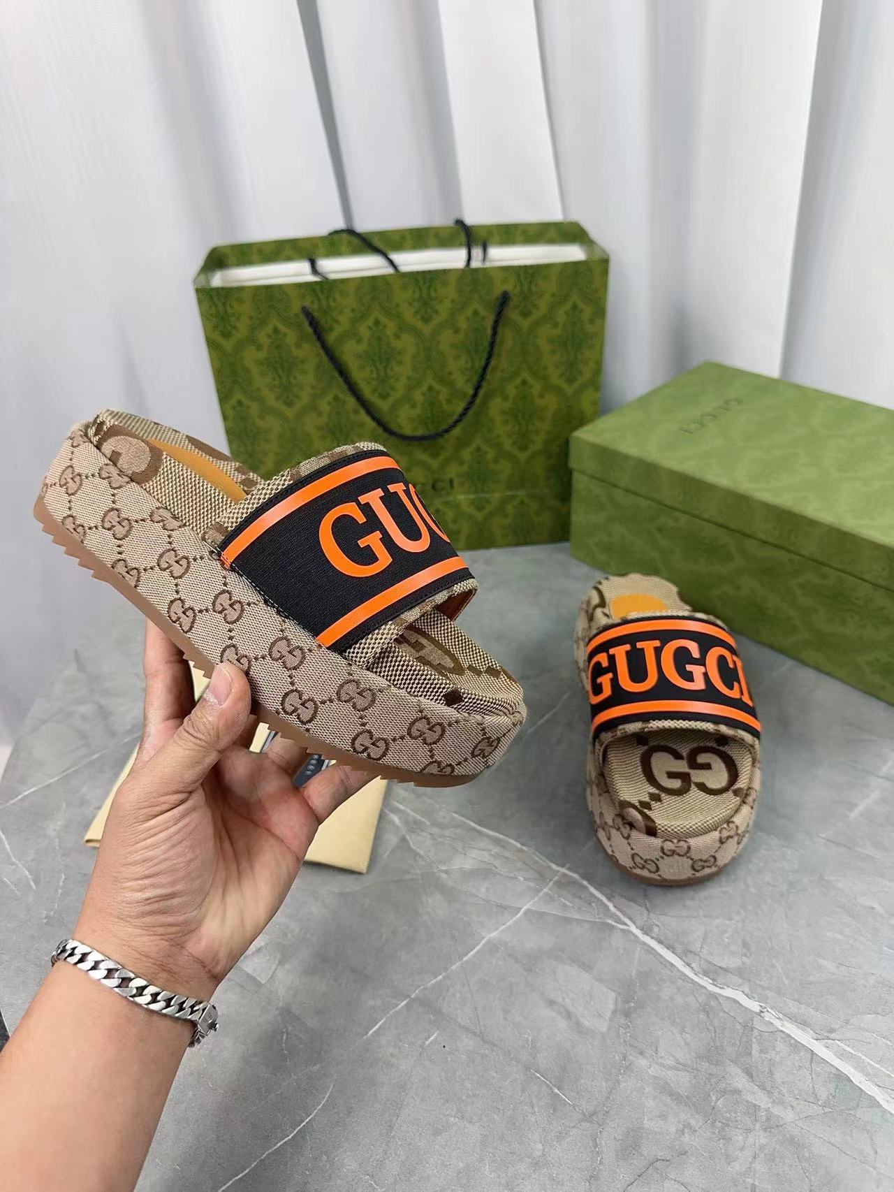 GUCCI Thick soled slippers