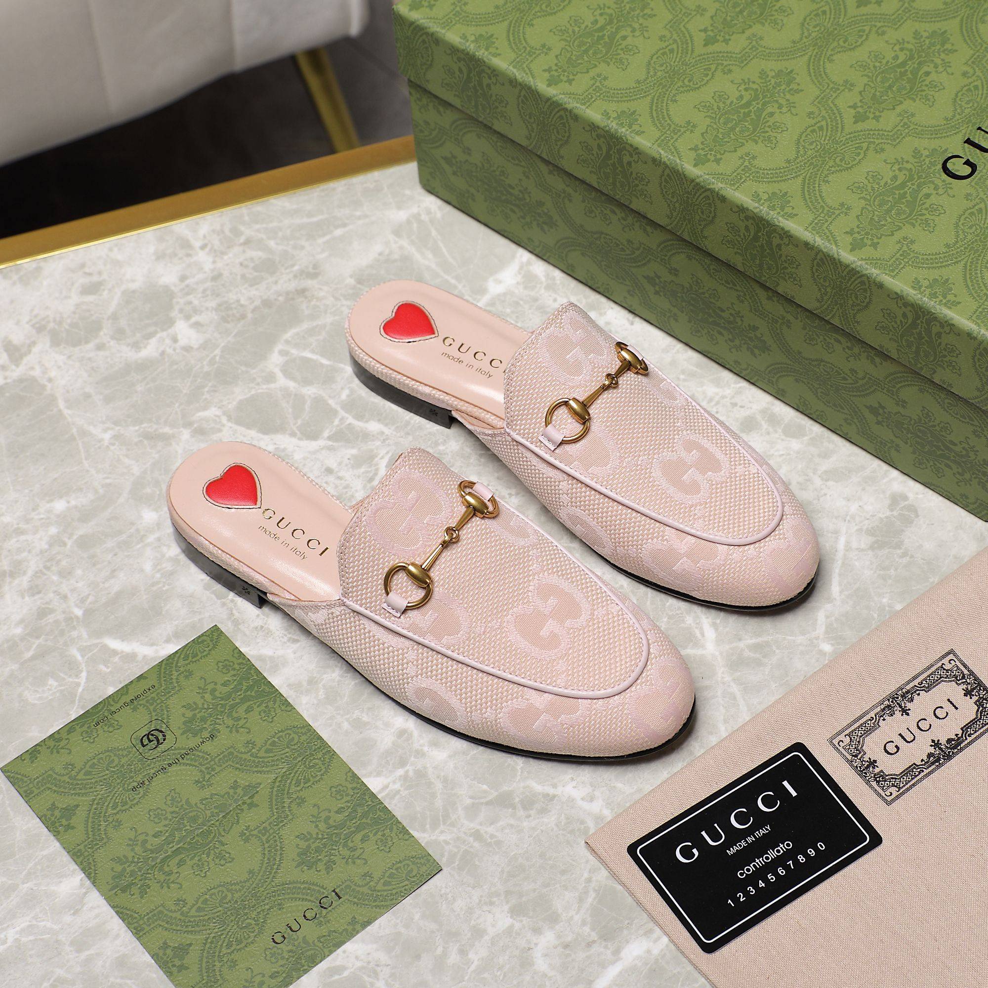 GUCCI slippers