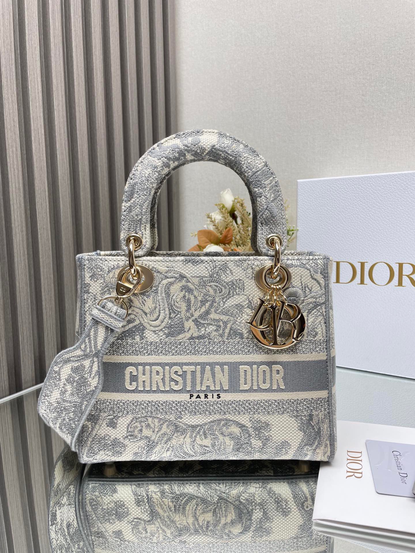 DIOR Lady Embroidered princess bag